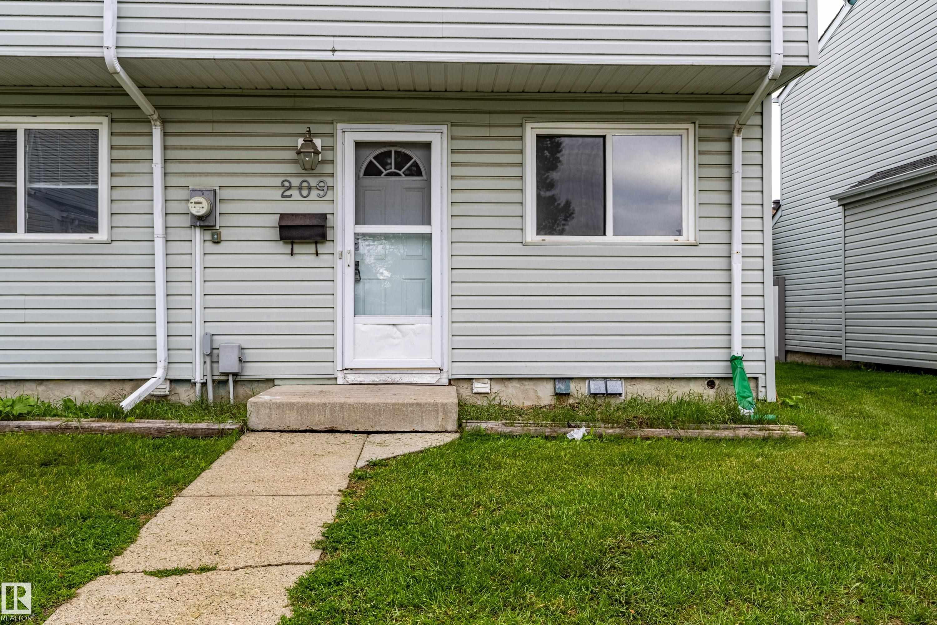 Exterior entry - 209 Dickinsfield Court Nw, Edmonton, AB