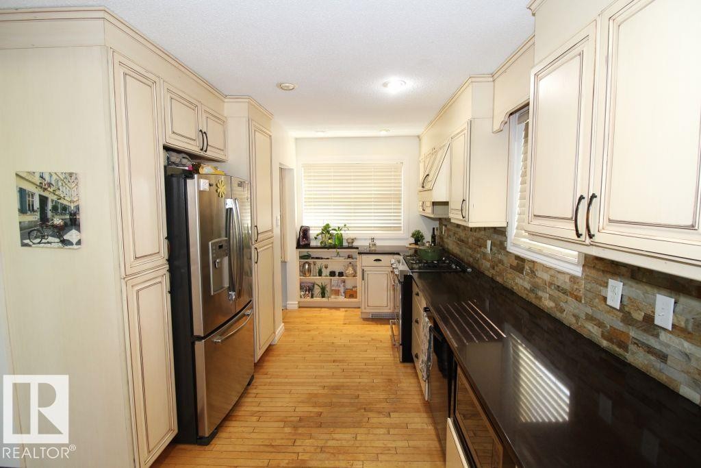 7715 84 Avenue, Edmonton, AB - Indoor Photo Showing Kitchen