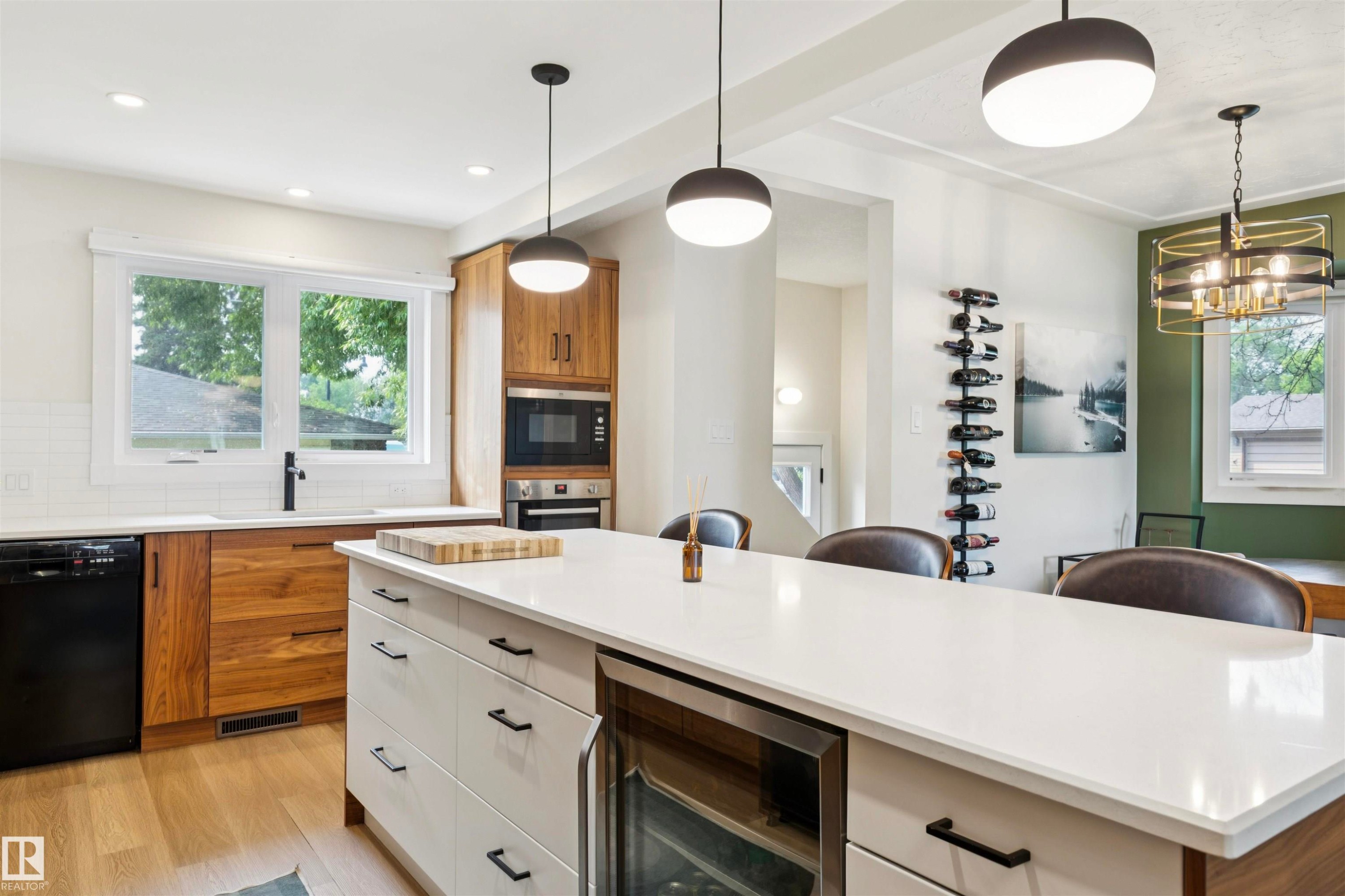9544 148 Street Nw, Edmonton, AB - Indoor Photo Showing Kitchen With Upgraded Kitchen