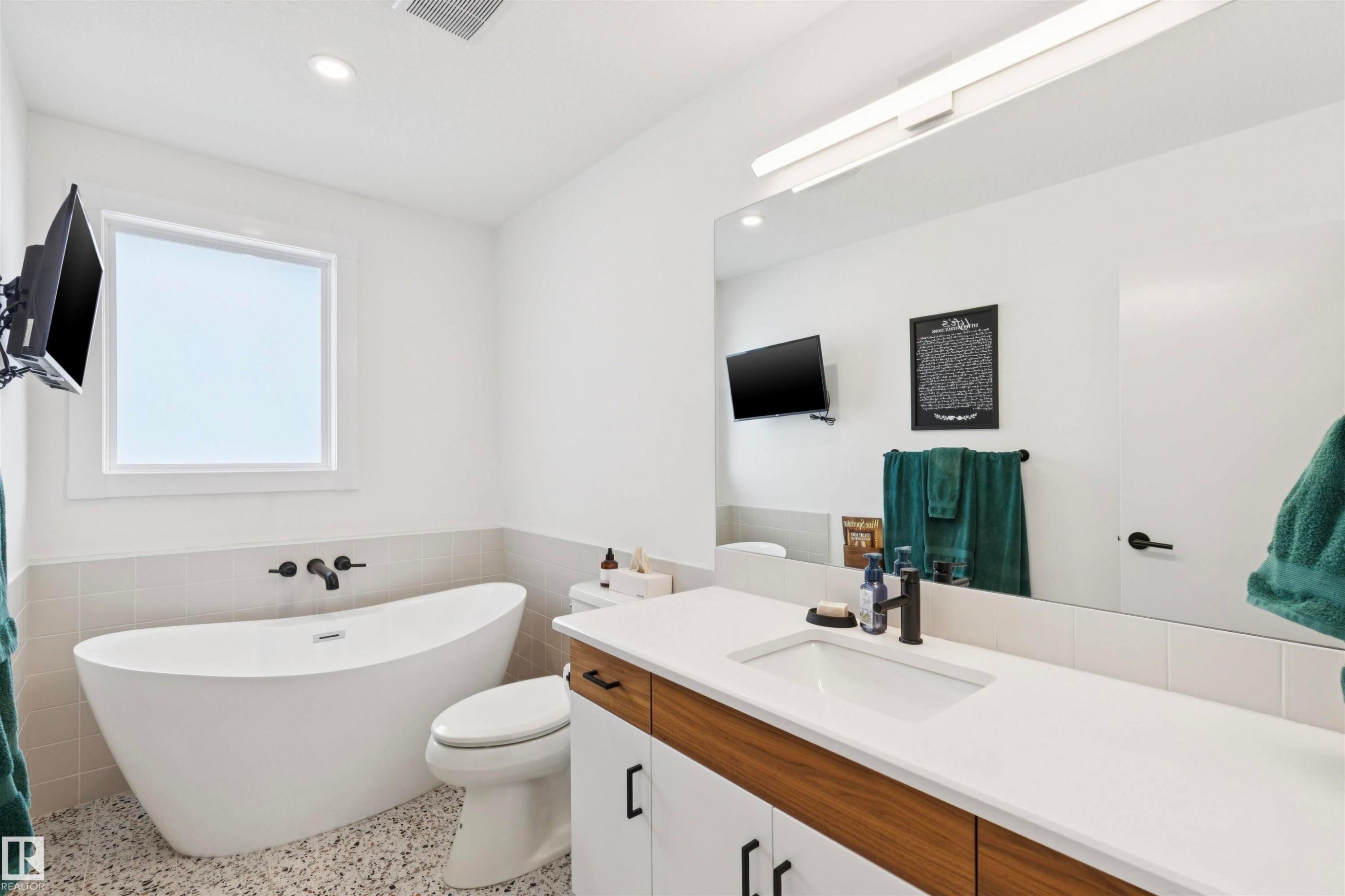 9544 148 Street Nw, Edmonton, AB - Indoor Photo Showing Bathroom