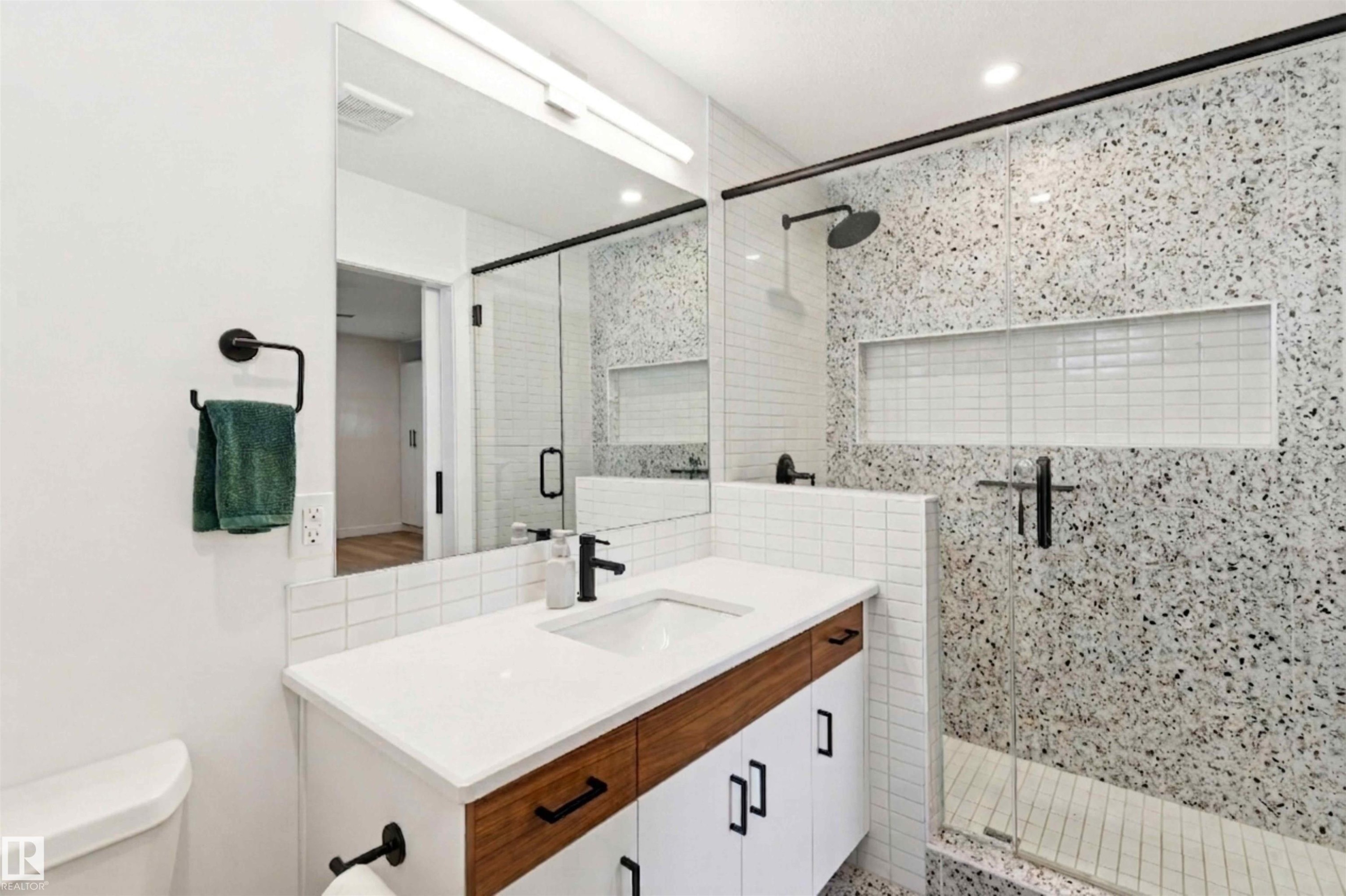 9544 148 Street Nw, Edmonton, AB - Indoor Photo Showing Bathroom
