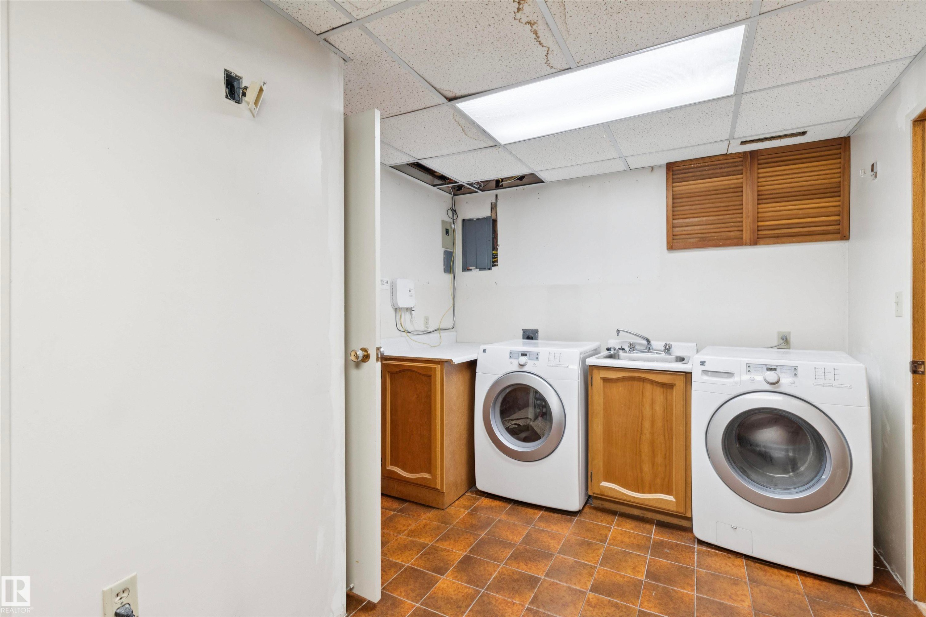 9544 148 Street Nw, Edmonton, AB - Indoor Photo Showing Laundry Room