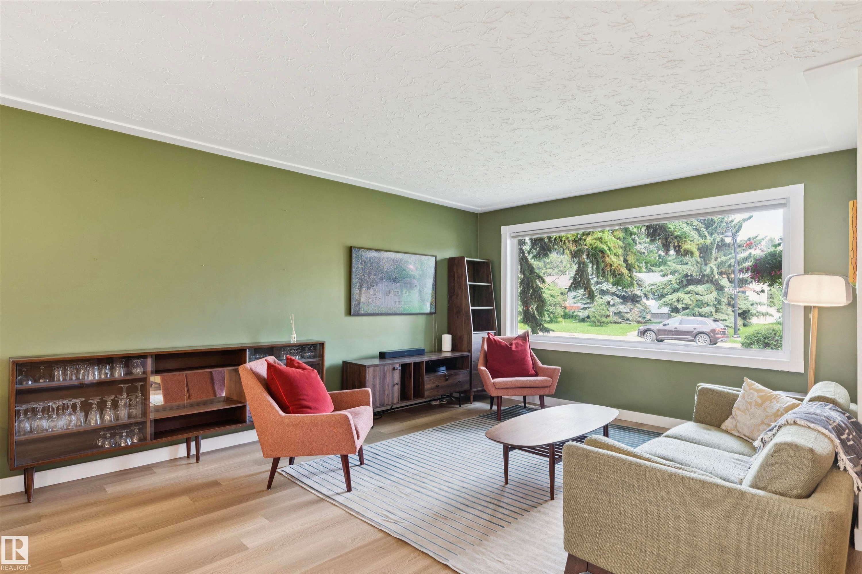9544 148 Street Nw, Edmonton, AB - Indoor Photo Showing Living Room