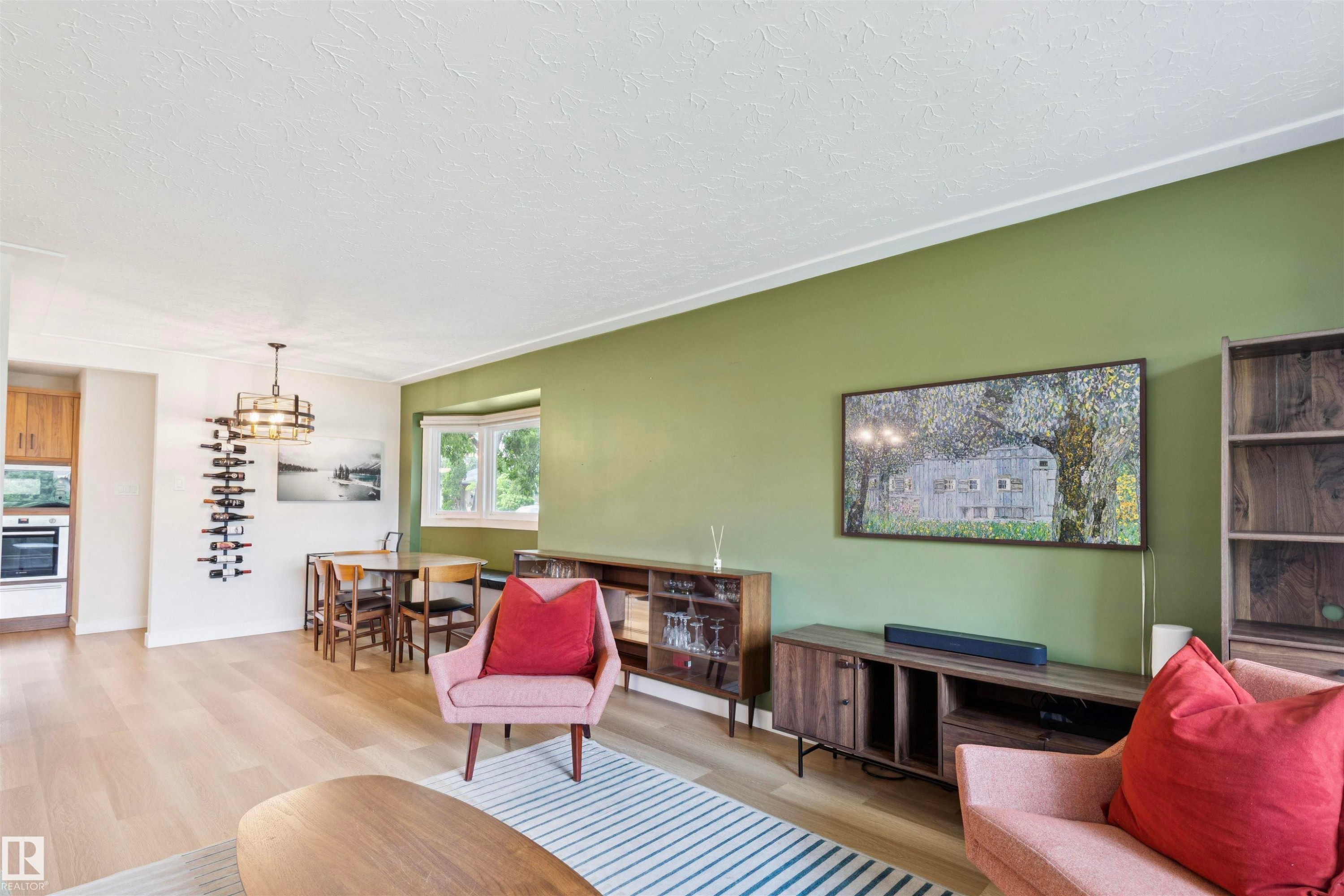 9544 148 Street Nw, Edmonton, AB - Indoor Photo Showing Living Room