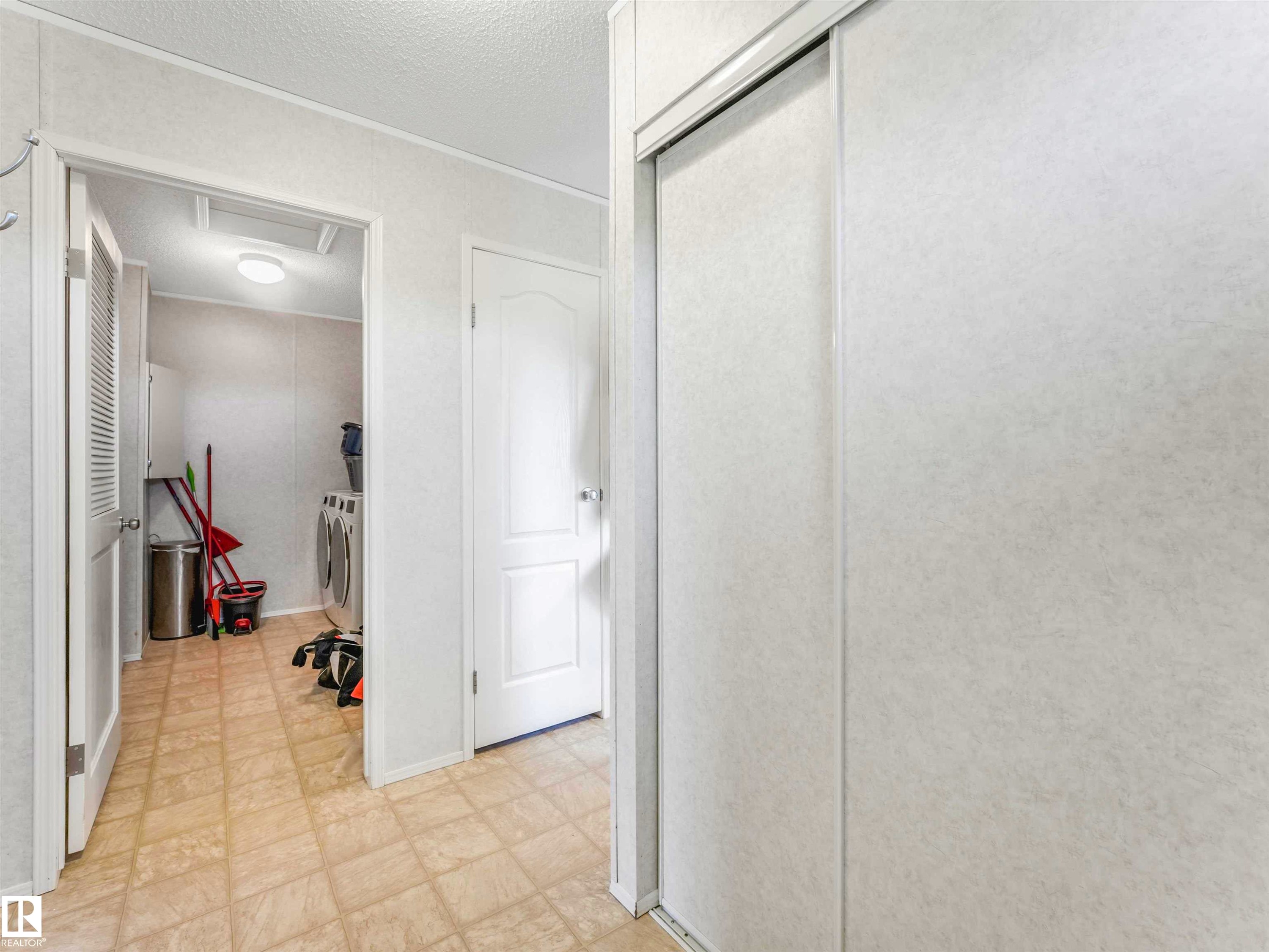 Image quality insufficient for description - 57016 Range Road 13, Rural Barrhead County, AB - Indoor Photo Showing Other Room