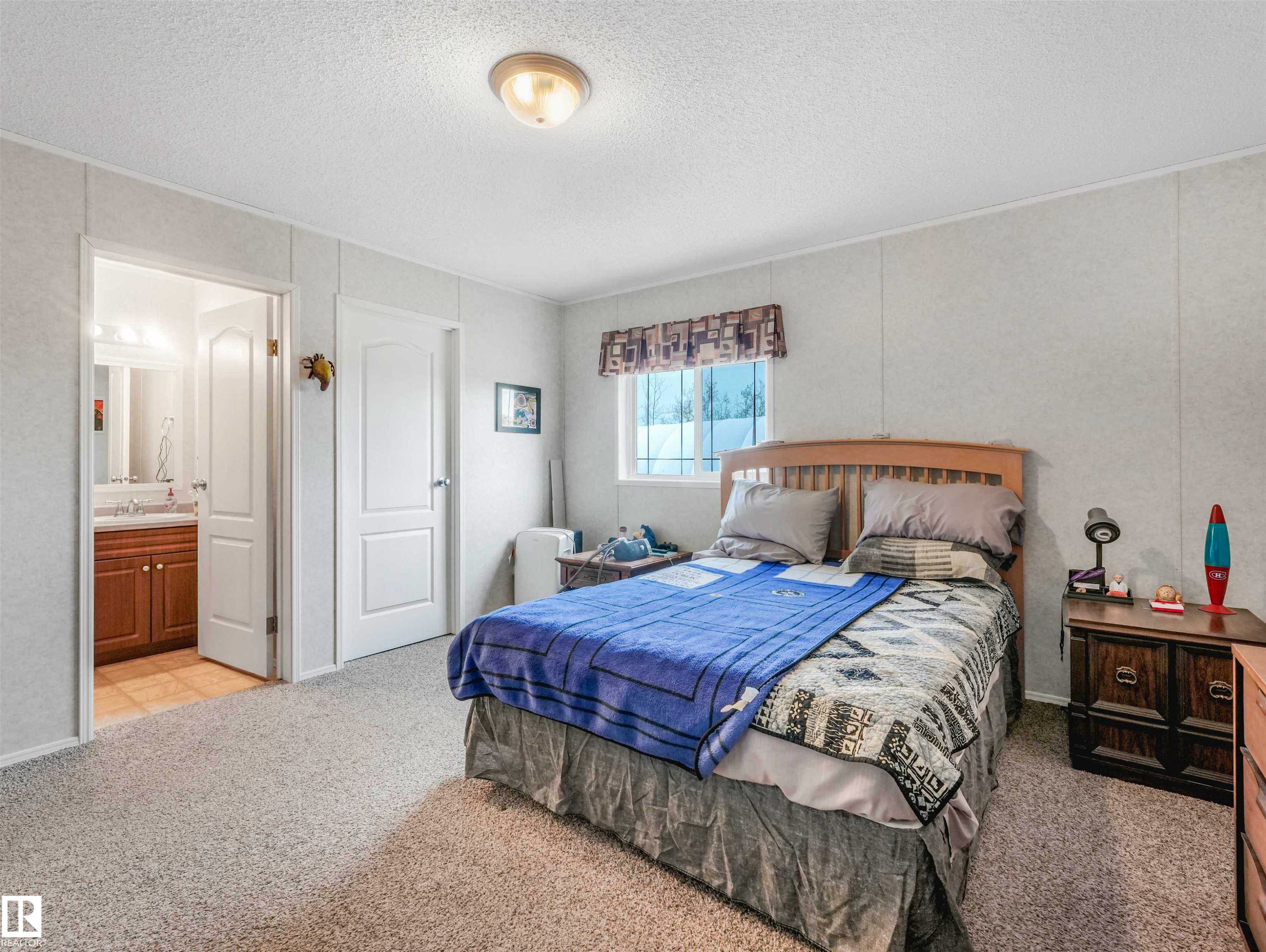 Image quality insufficient for description - 57016 Range Road 13, Rural Barrhead County, AB - Indoor Photo Showing Bedroom