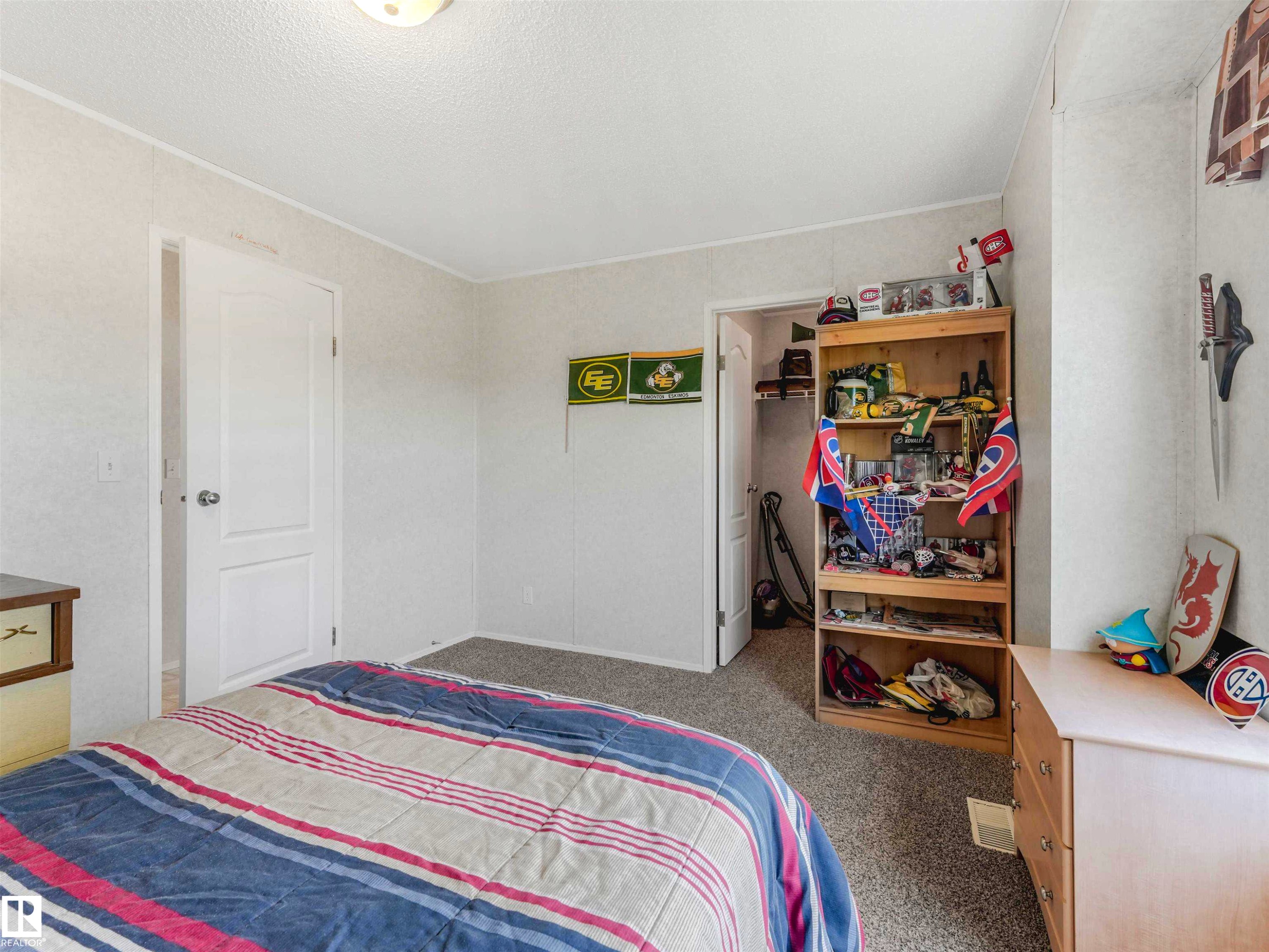 Image quality insufficient for description - 57016 Range Road 13, Rural Barrhead County, AB - Indoor Photo Showing Bedroom