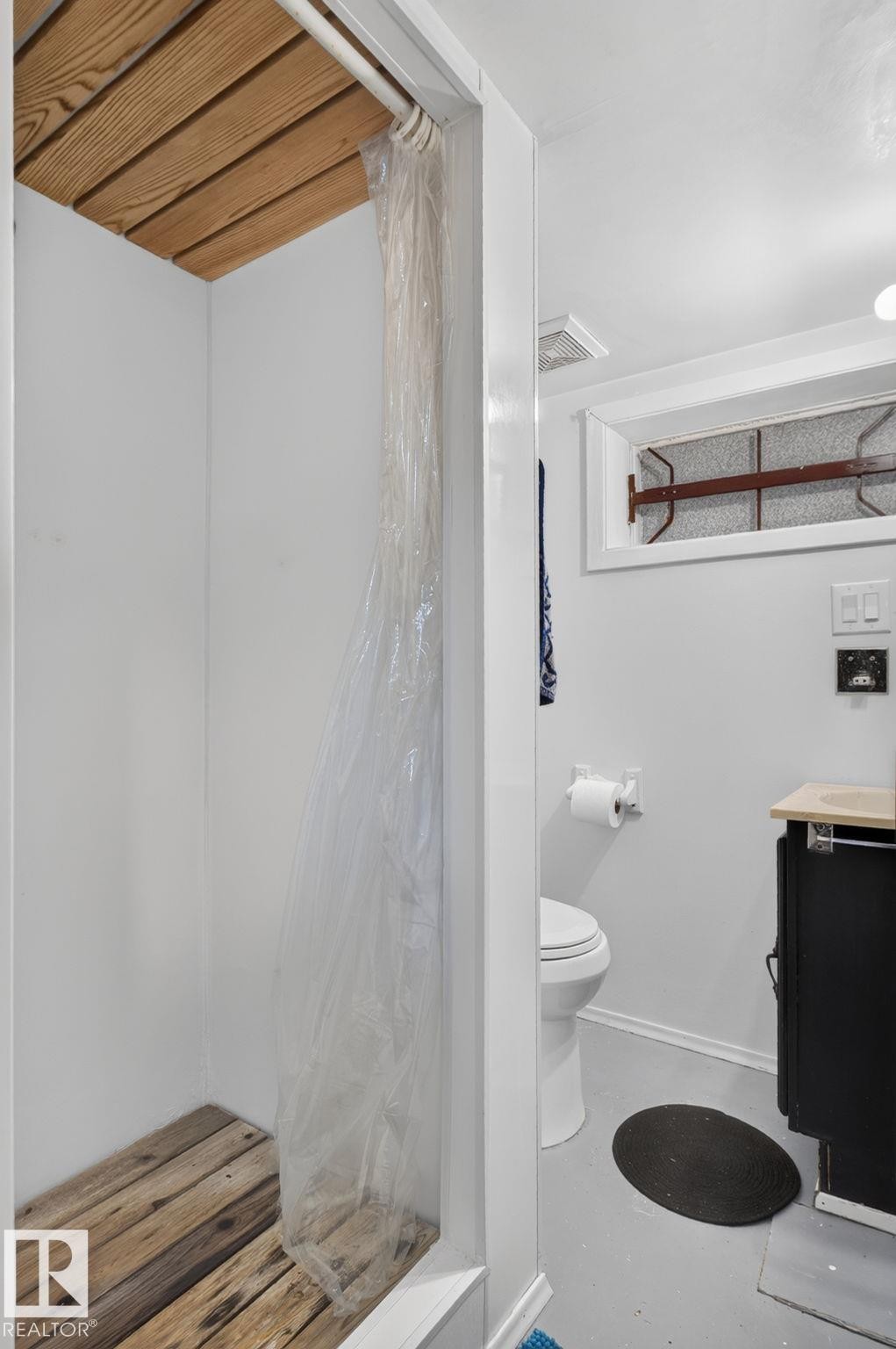 Shower stall featuring wood-finish flooring and ceiling - 12703 122 Street Nw, Edmonton, AB