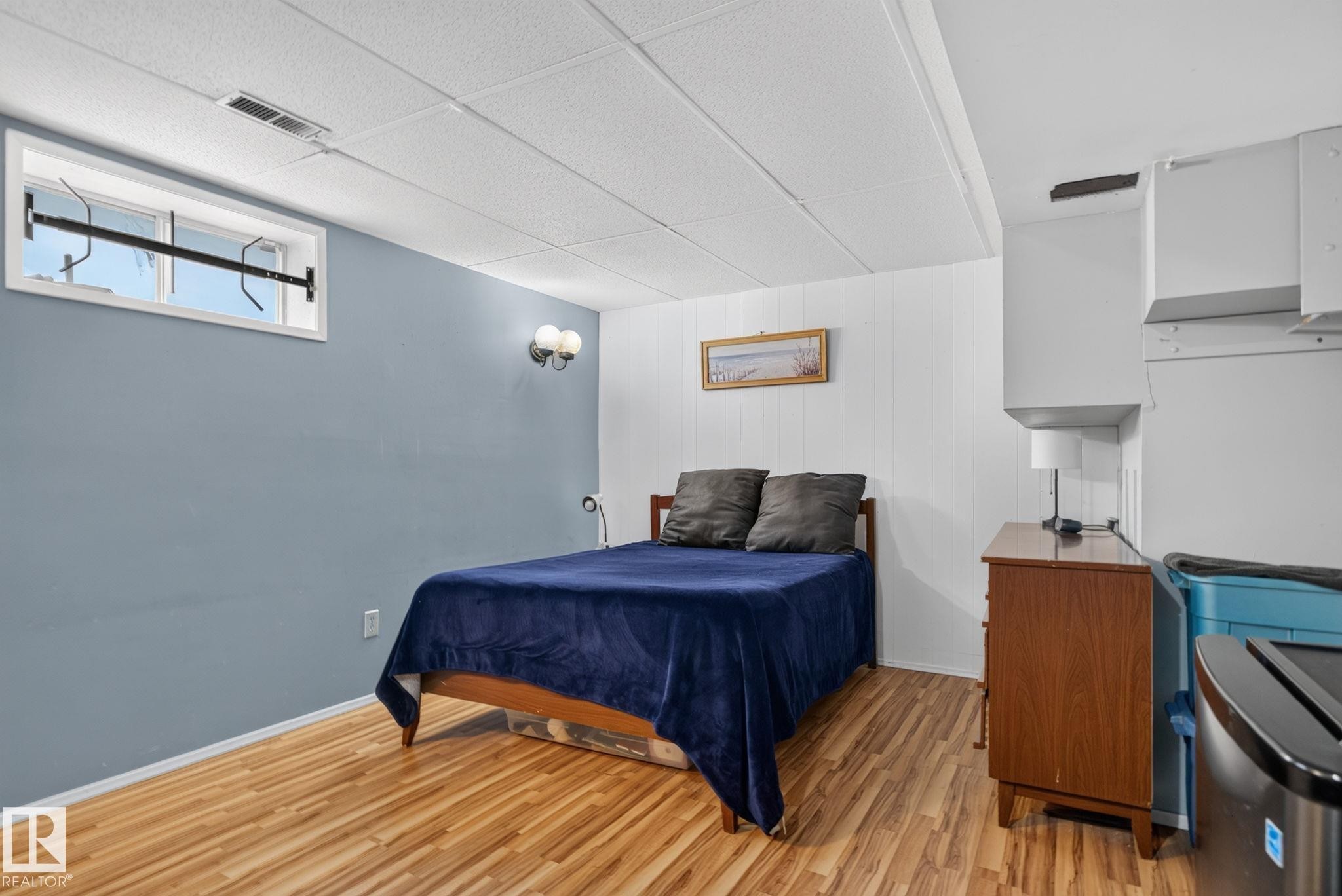 Image quality insufficient for description - 12703 122 Street Nw, Edmonton, AB