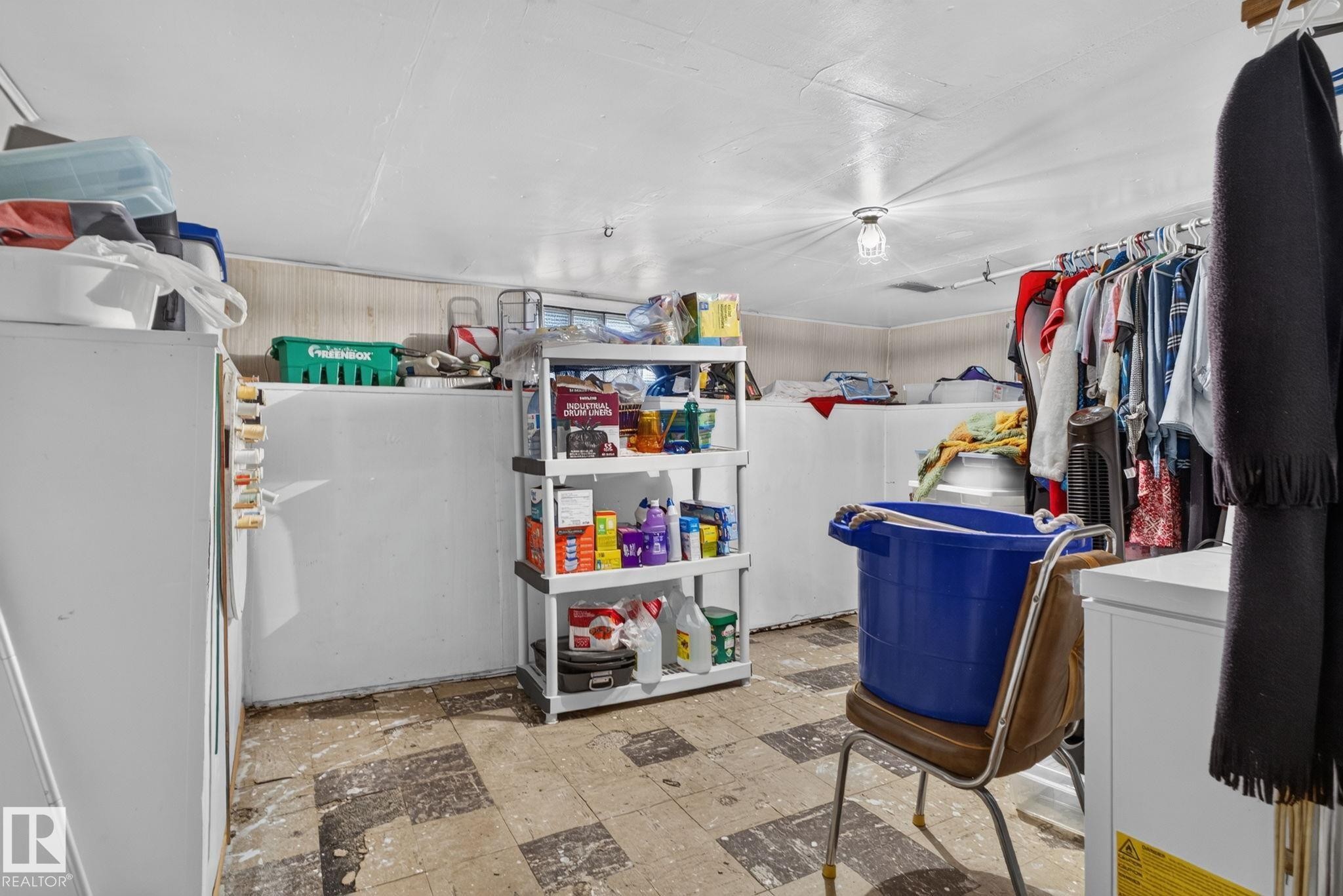 Image quality insufficient for description - 12703 122 Street Nw, Edmonton, AB