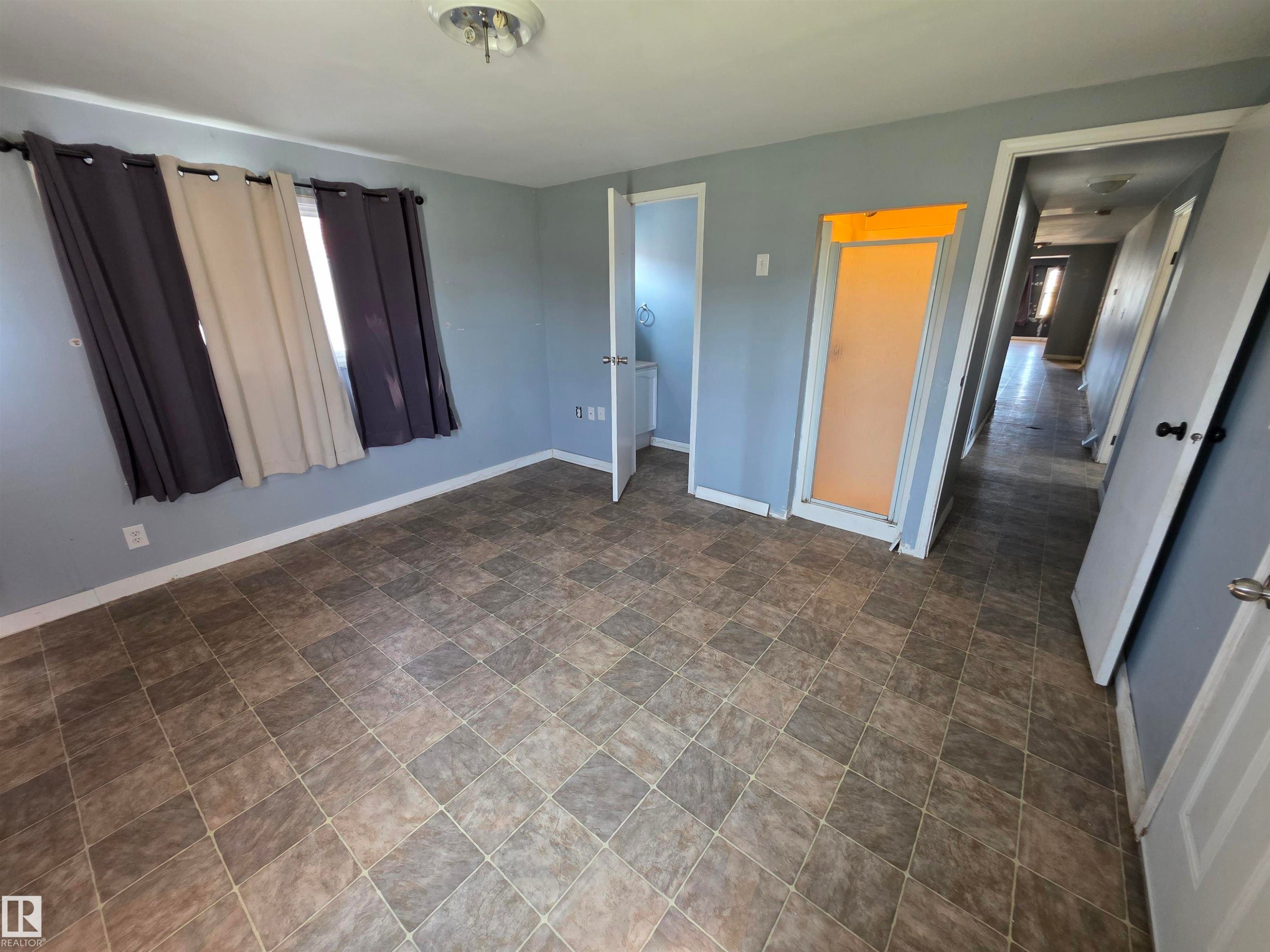 #9 5220 44 Av, Calmar, AB - Indoor Photo Showing Other Room