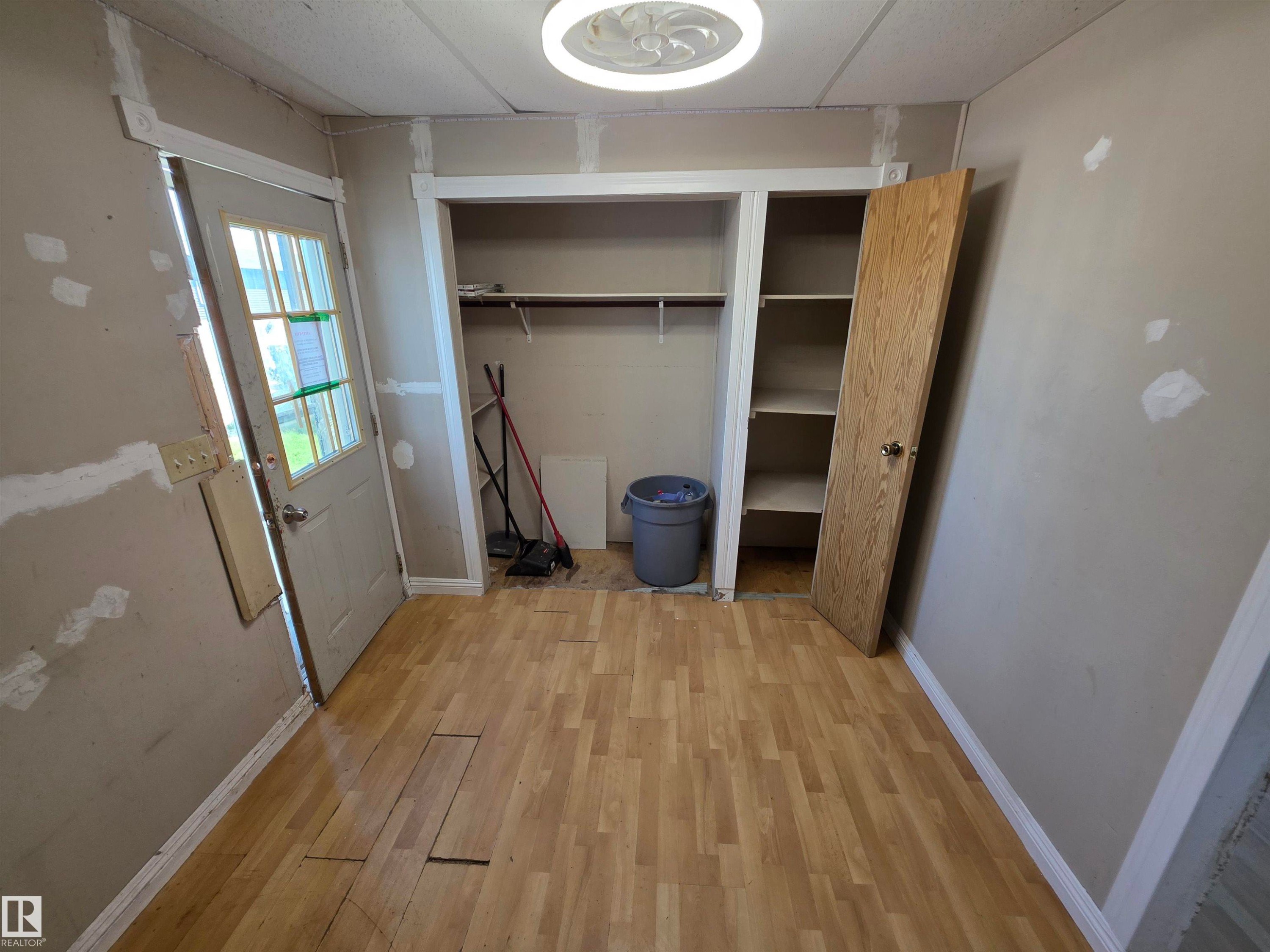 #9 5220 44 Av, Calmar, AB - Indoor Photo Showing Other Room