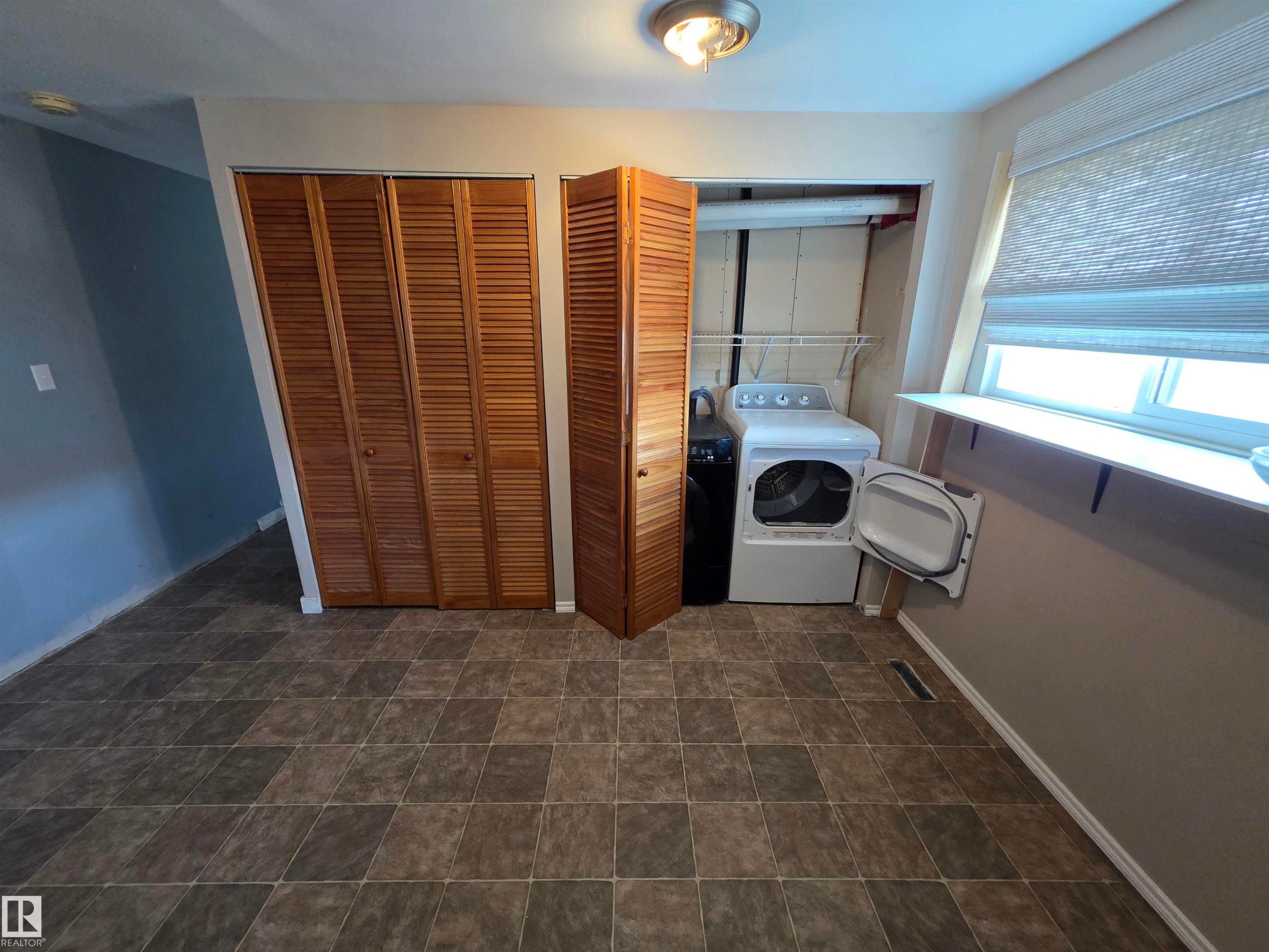 #9 5220 44 Av, Calmar, AB - Indoor
