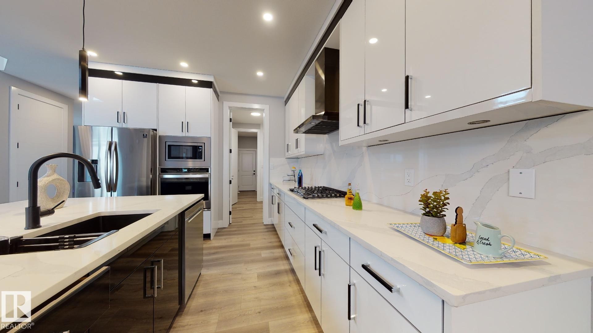 13 Blackbird Bend, Fort Saskatchewan, AB - Indoor Photo Showing Kitchen With Double Sink With Upgraded Kitchen