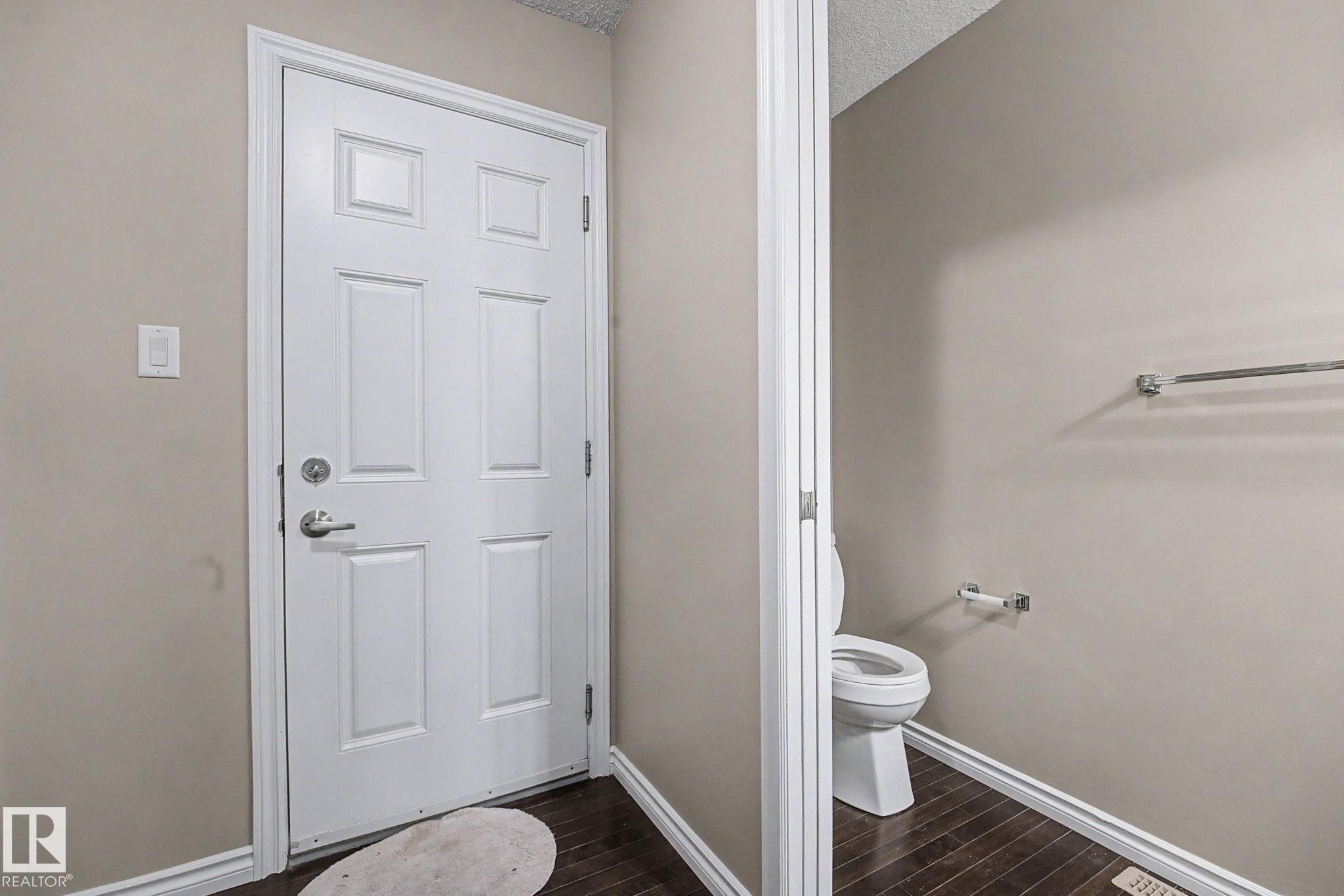 9507 Simpson Crest, Edmonton, AB - Indoor Photo Showing Bathroom