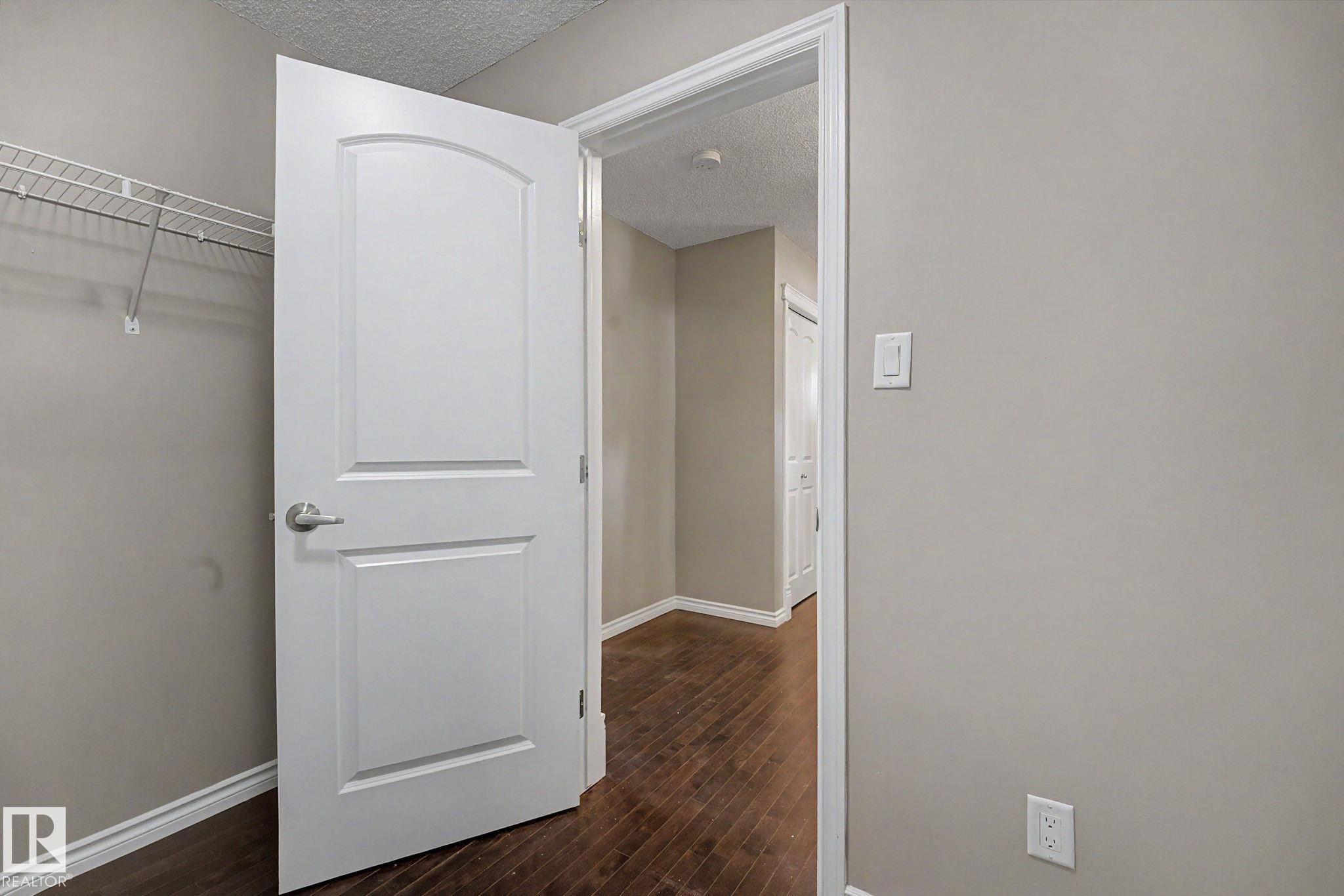 9507 Simpson Crest, Edmonton, AB - Indoor Photo Showing Other Room