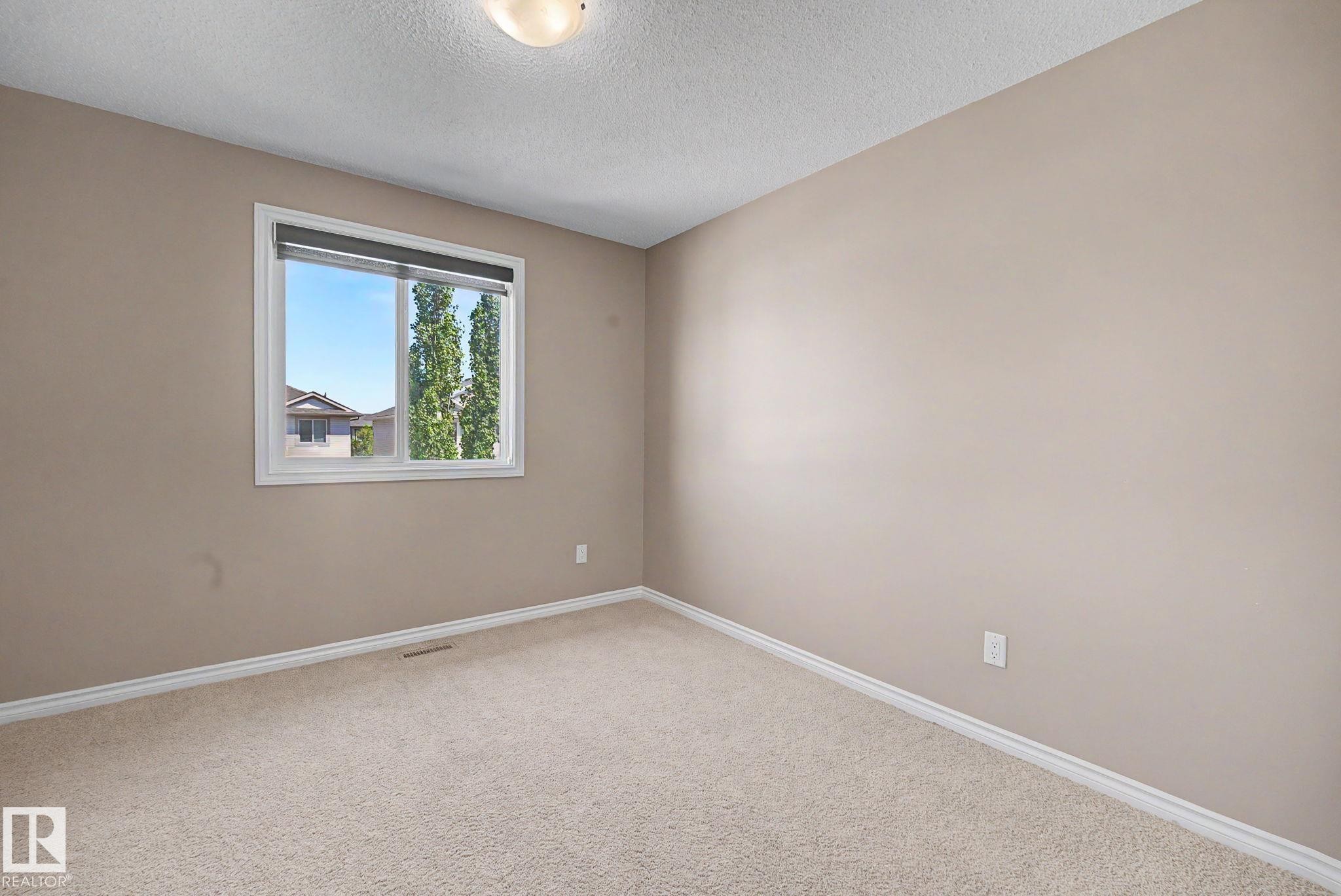 9507 Simpson Crest, Edmonton, AB - Indoor Photo Showing Other Room