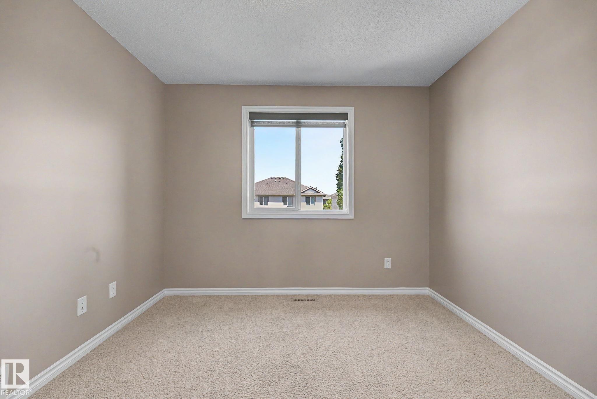 9507 Simpson Crest, Edmonton, AB - Indoor Photo Showing Other Room