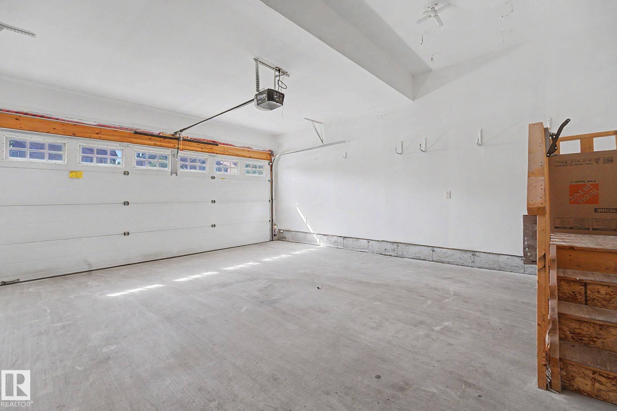 9507 Simpson Crest, Edmonton, AB - Indoor Photo Showing Garage