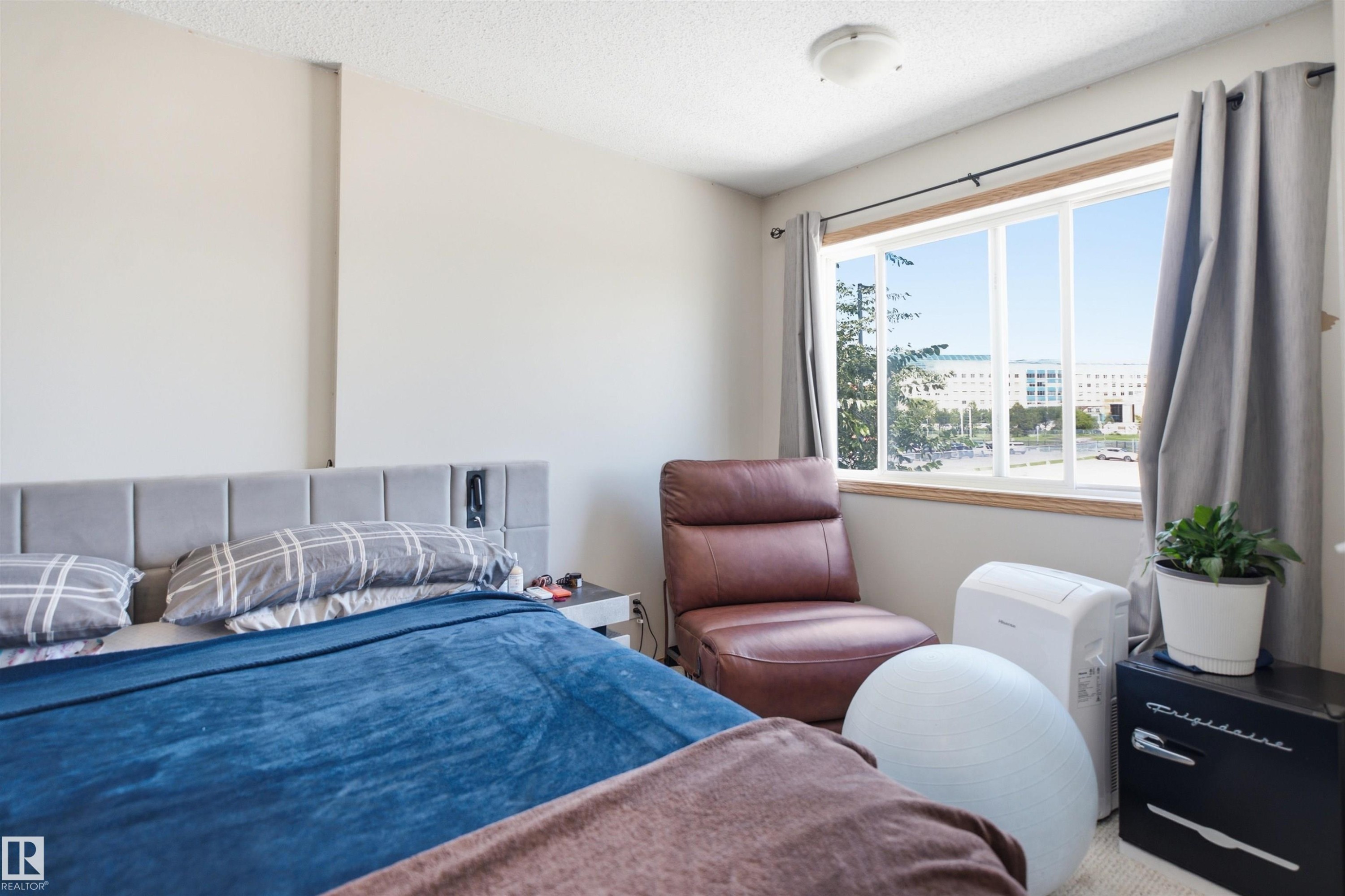 #71 10909 106 St Nw, Edmonton, AB - Indoor Photo Showing Bedroom