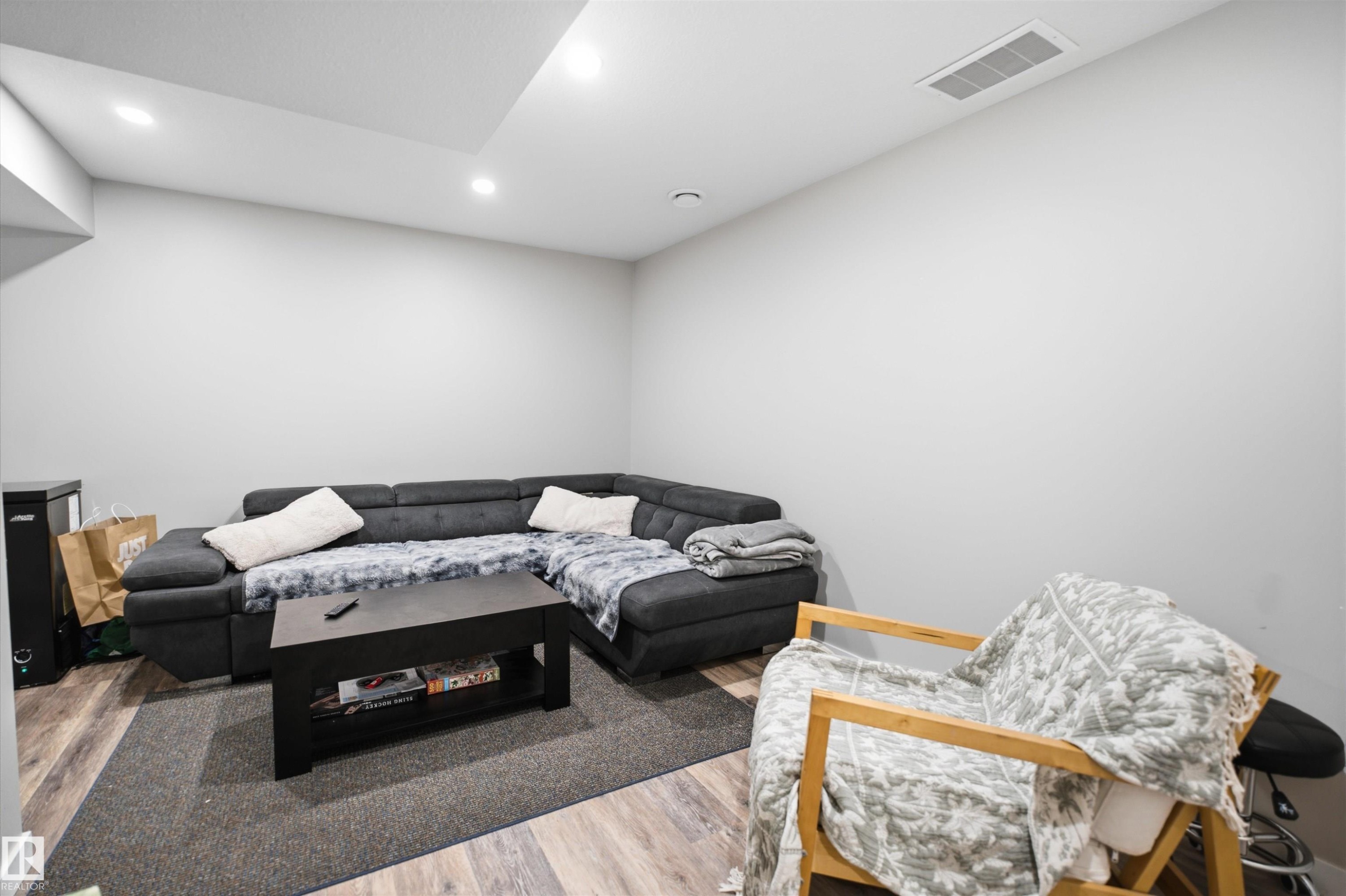 #71 10909 106 St Nw, Edmonton, AB - Indoor