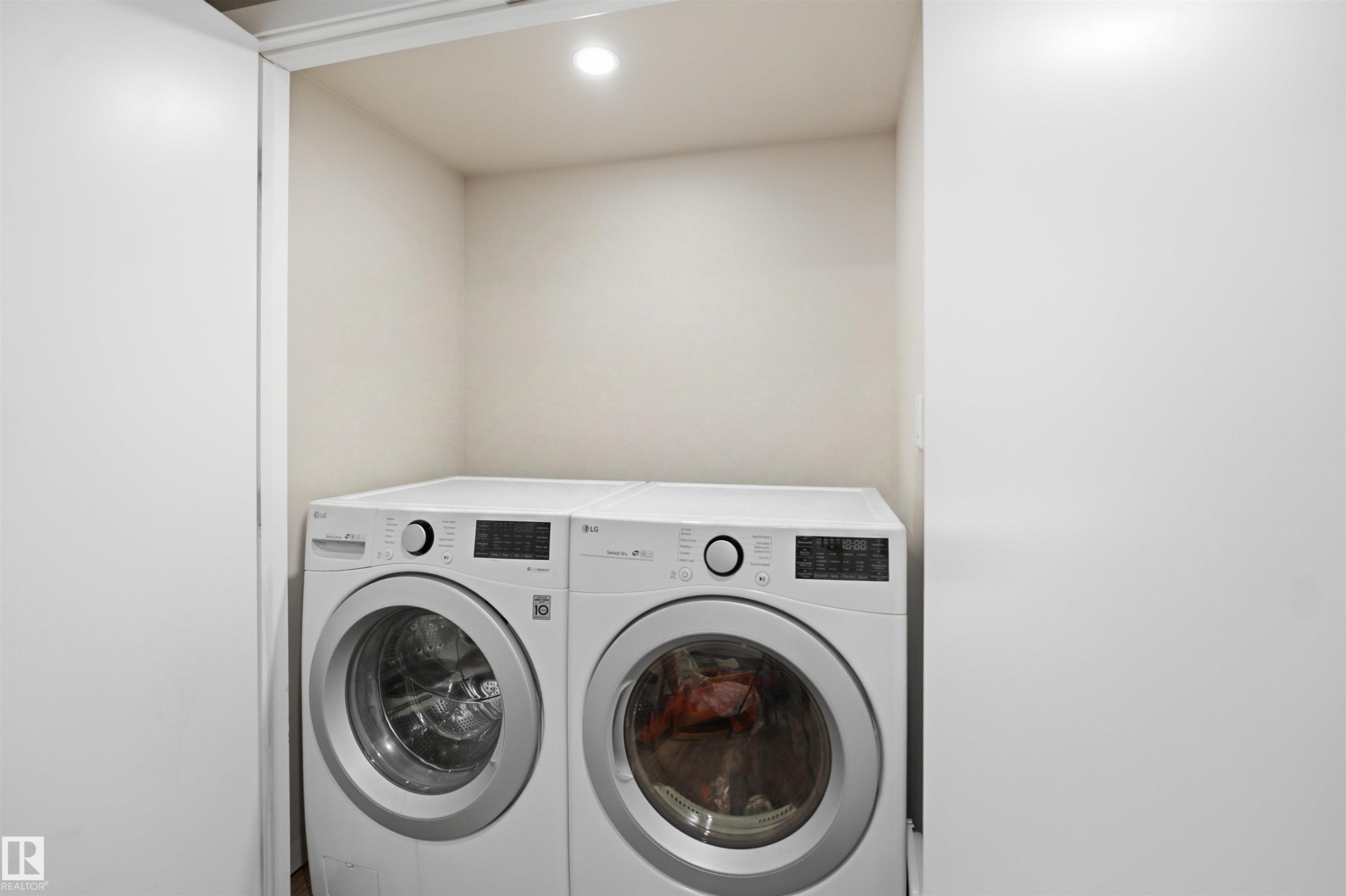 #71 10909 106 St Nw, Edmonton, AB - Indoor Photo Showing Laundry Room