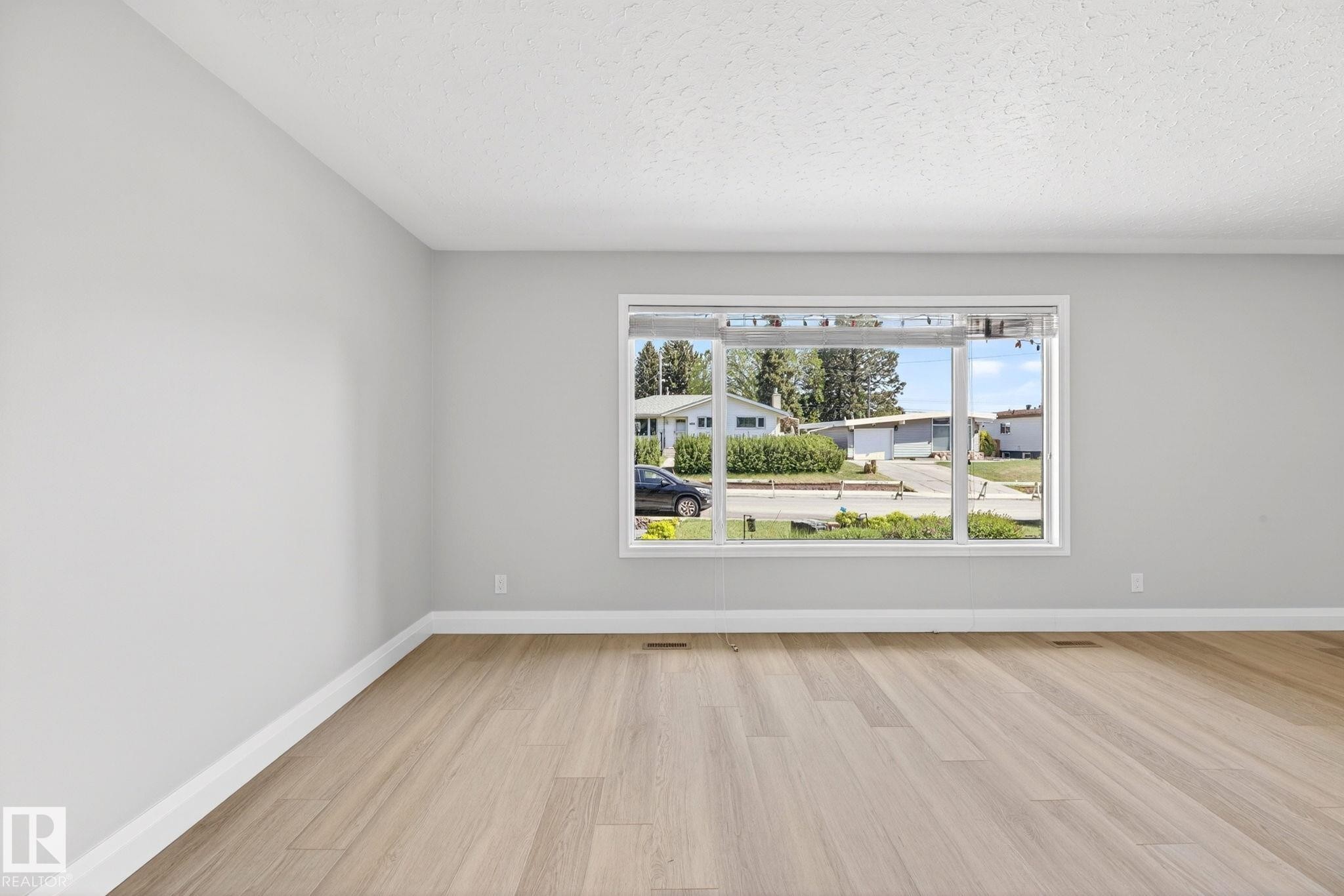 6008 97A Avenue, Edmonton, AB - Indoor