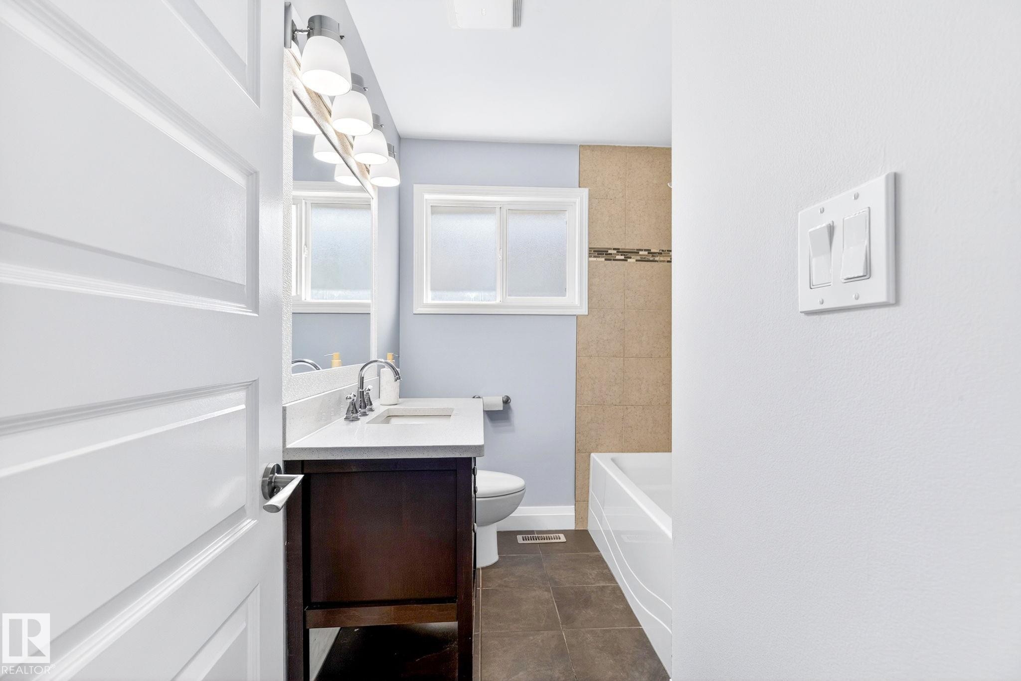 6008 97A Avenue, Edmonton, AB - Indoor Photo Showing Bathroom