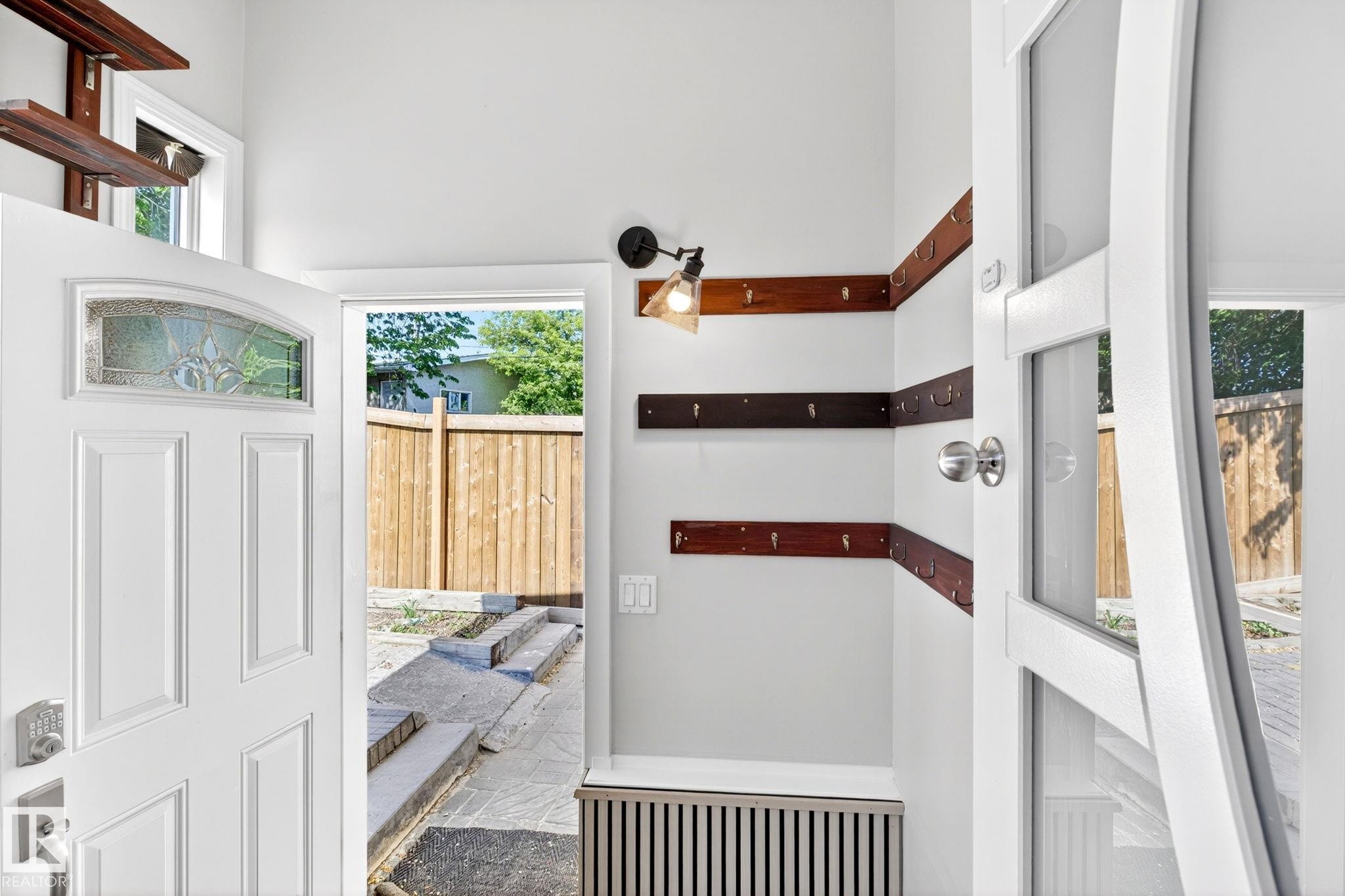 6008 97A Avenue, Edmonton, AB - Indoor Photo Showing Other Room