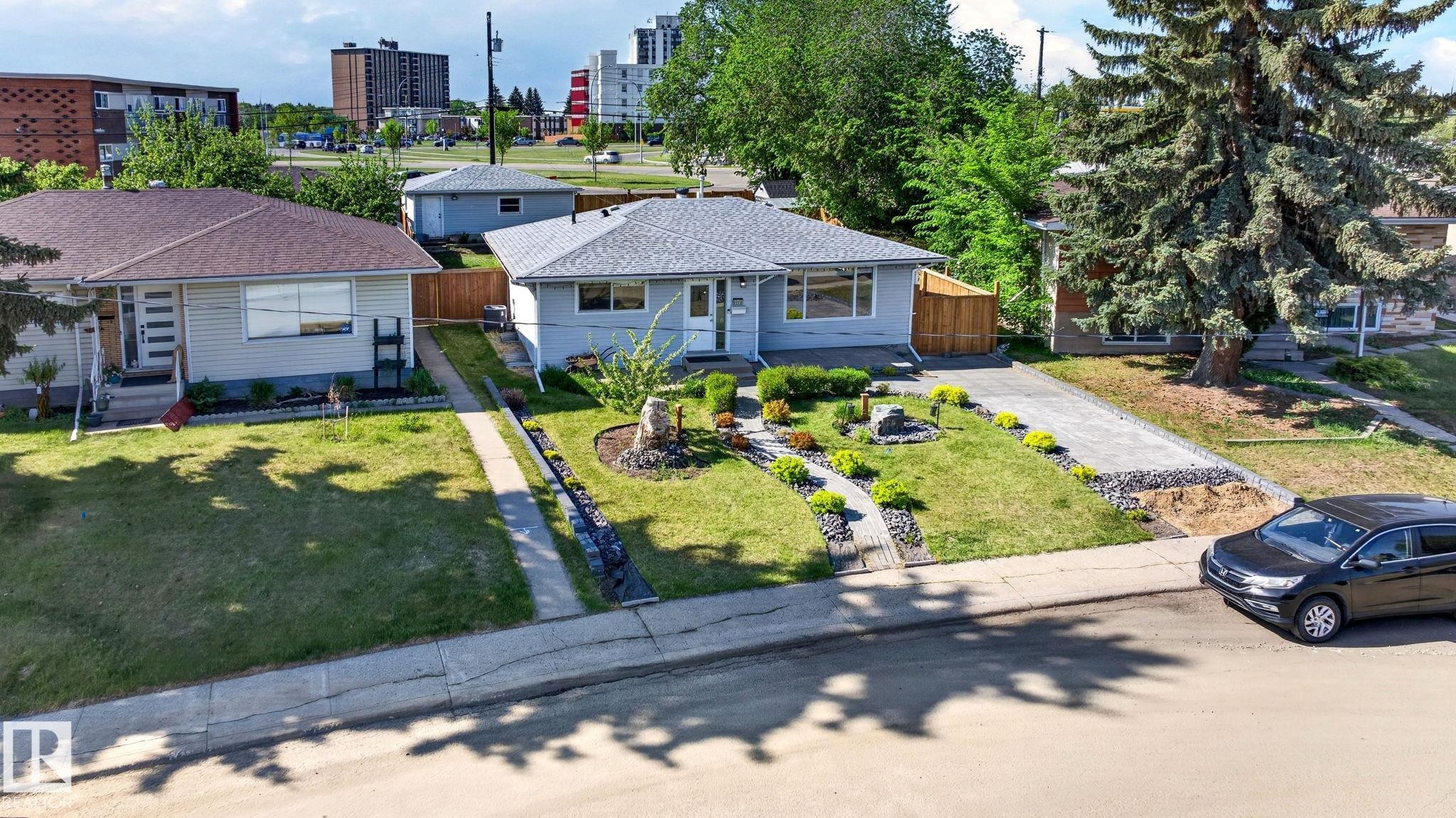 6008 97A Avenue, Edmonton, AB - Outdoor