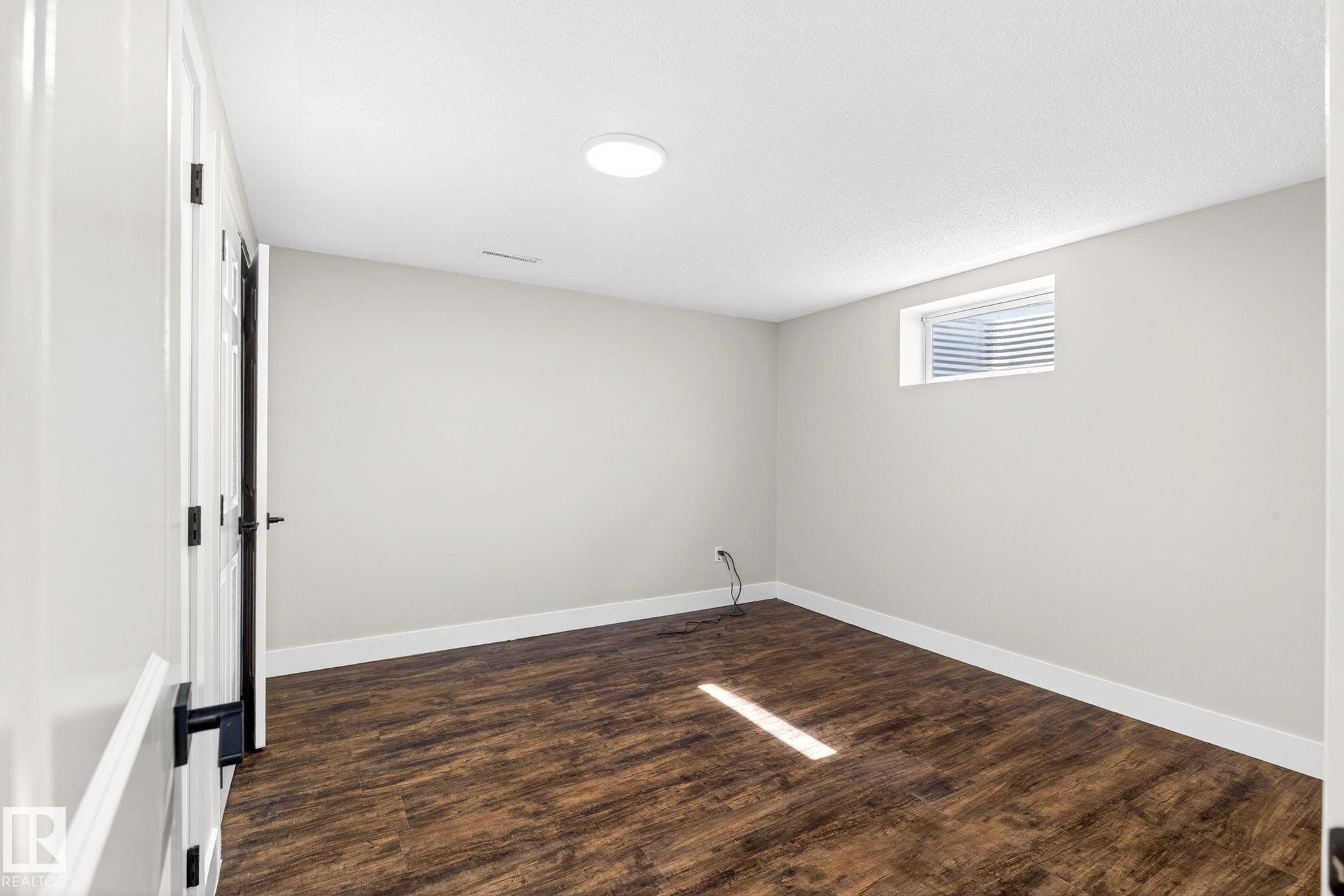 6008 97A Avenue, Edmonton, AB - Indoor Photo Showing Other Room