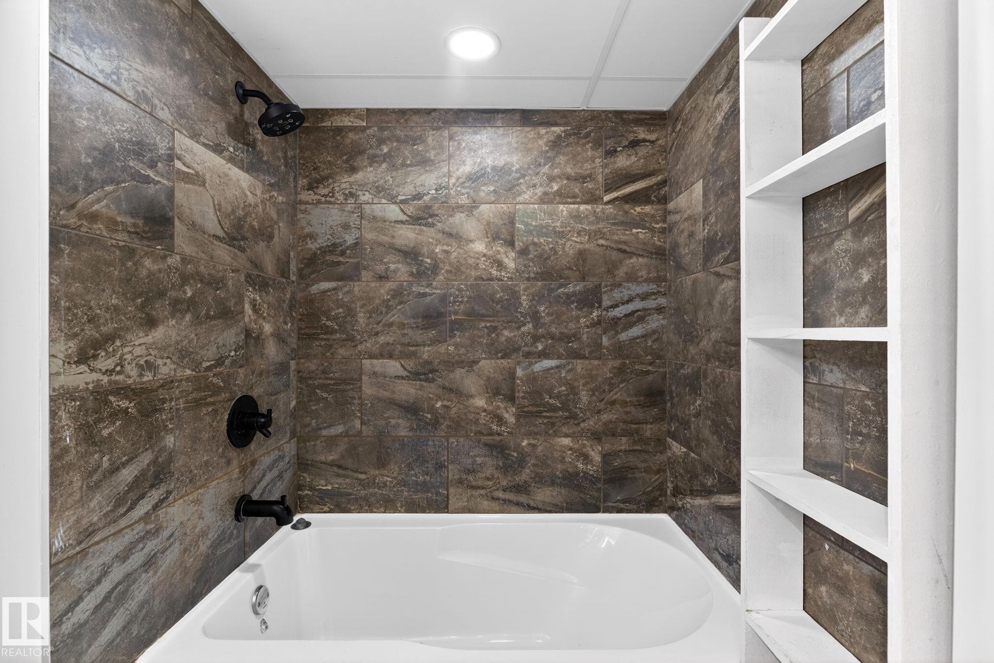 6008 97A Avenue, Edmonton, AB - Indoor Photo Showing Bathroom