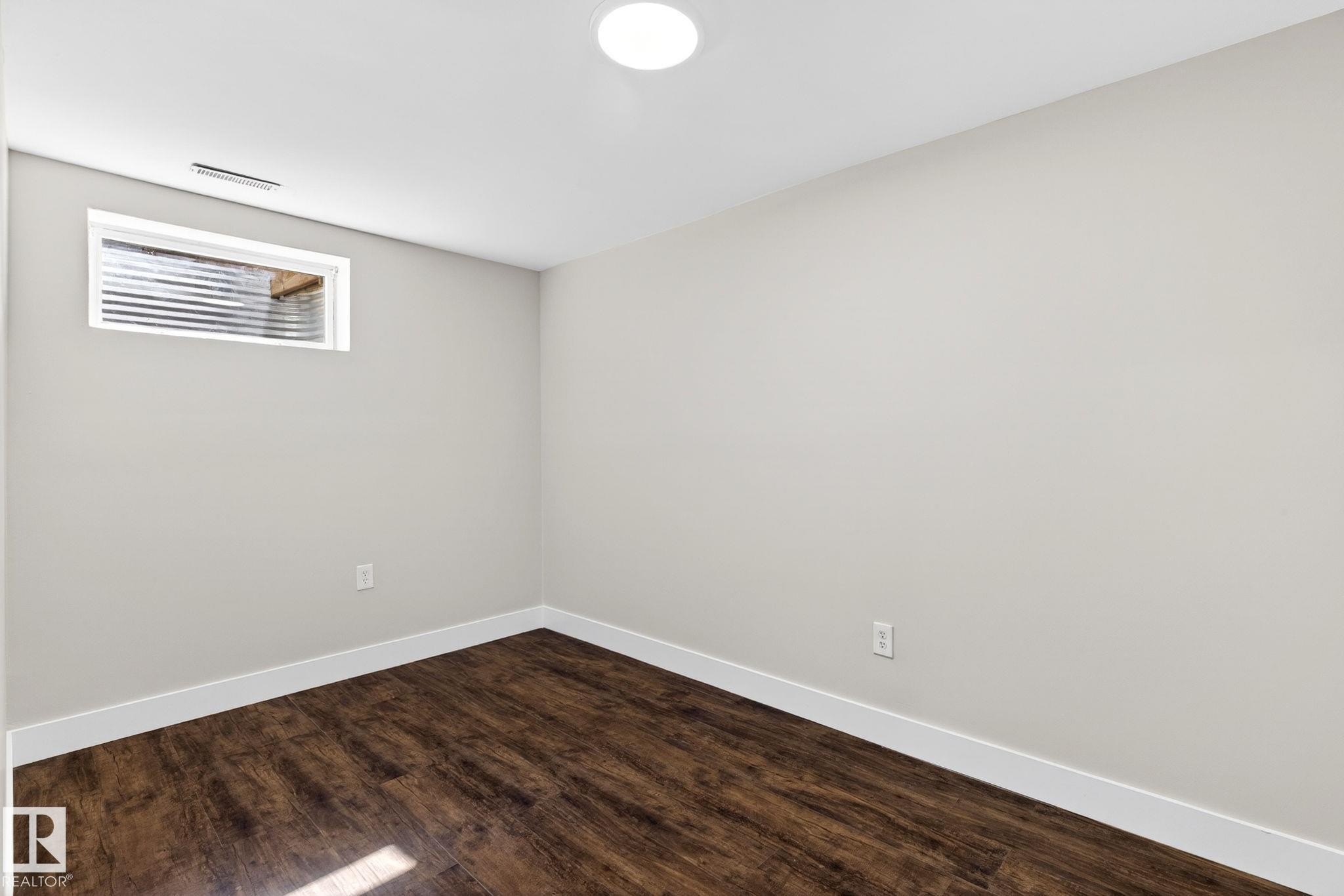 6008 97A Avenue, Edmonton, AB - Indoor Photo Showing Other Room