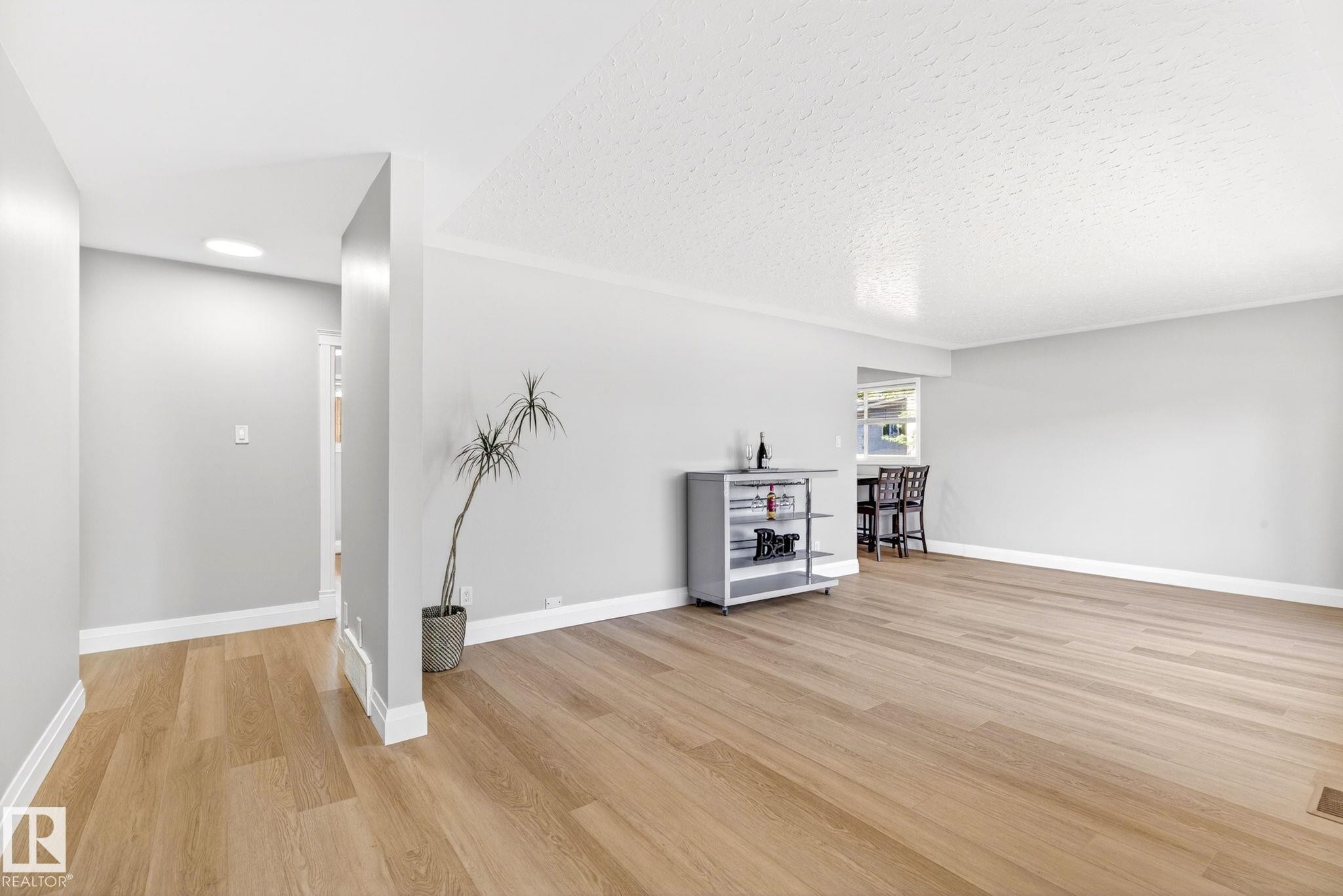 6008 97A Avenue, Edmonton, AB - Indoor Photo Showing Other Room