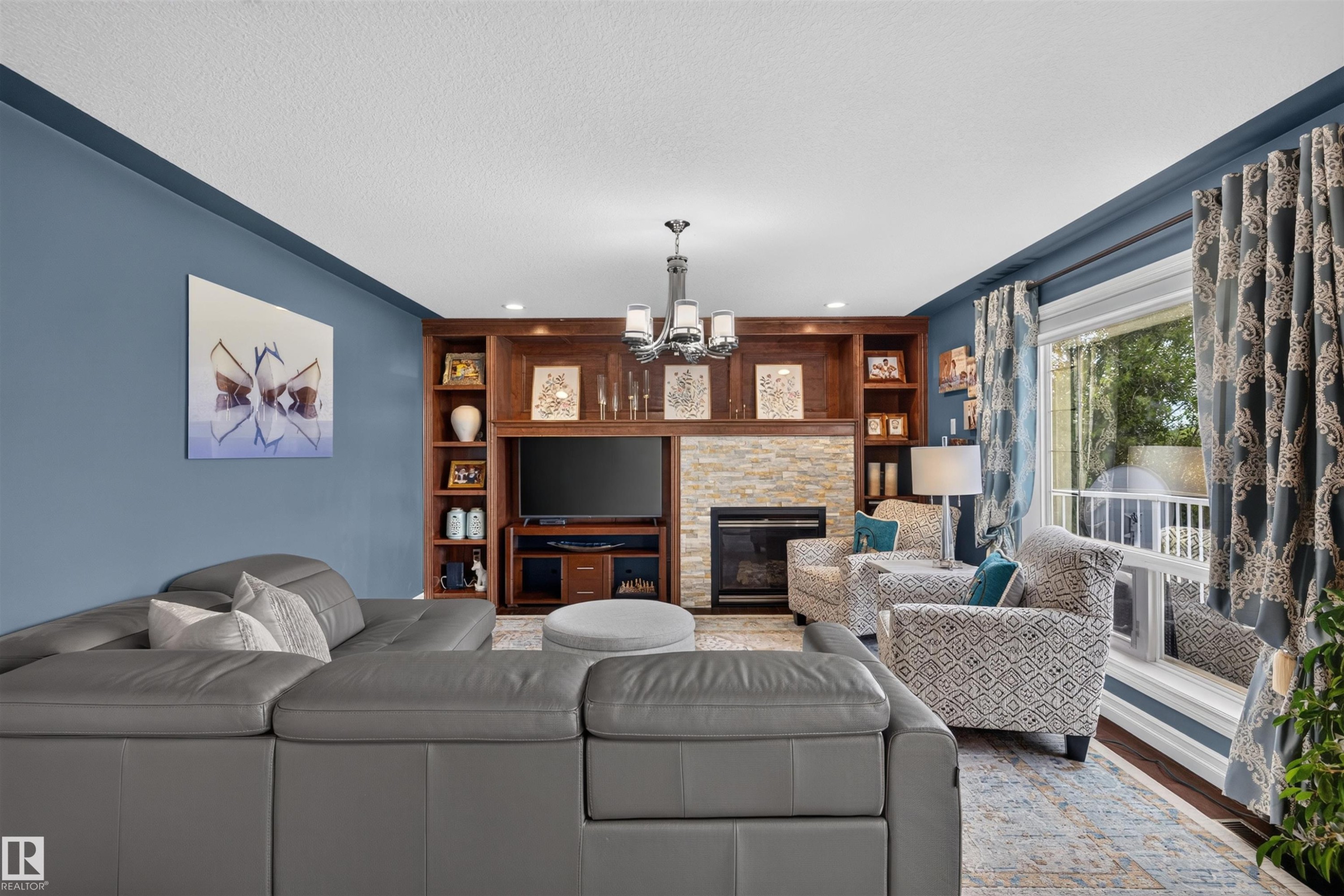 1751 Haswell Cove Nw, Edmonton, AB - Indoor Photo Showing Living Room With Fireplace