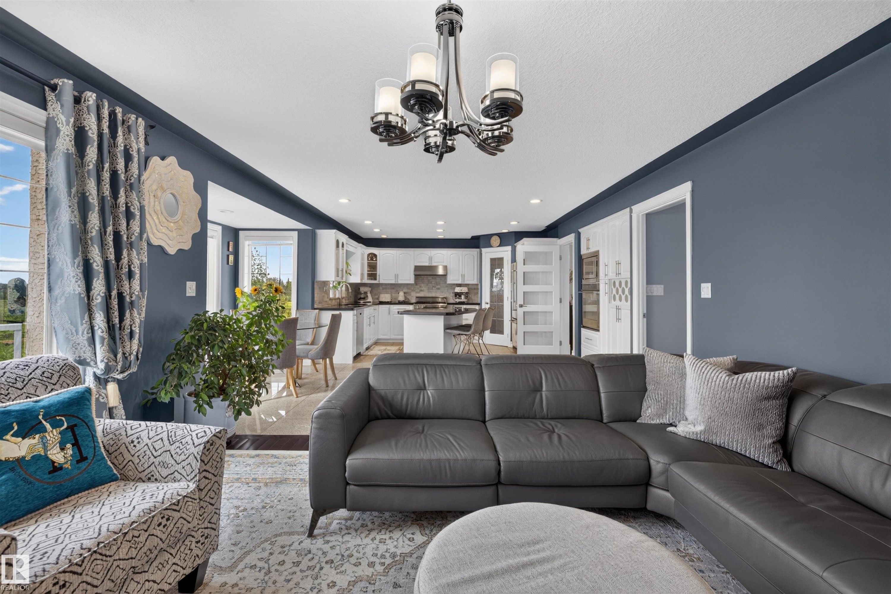 1751 Haswell Cove Nw, Edmonton, AB - Indoor Photo Showing Living Room