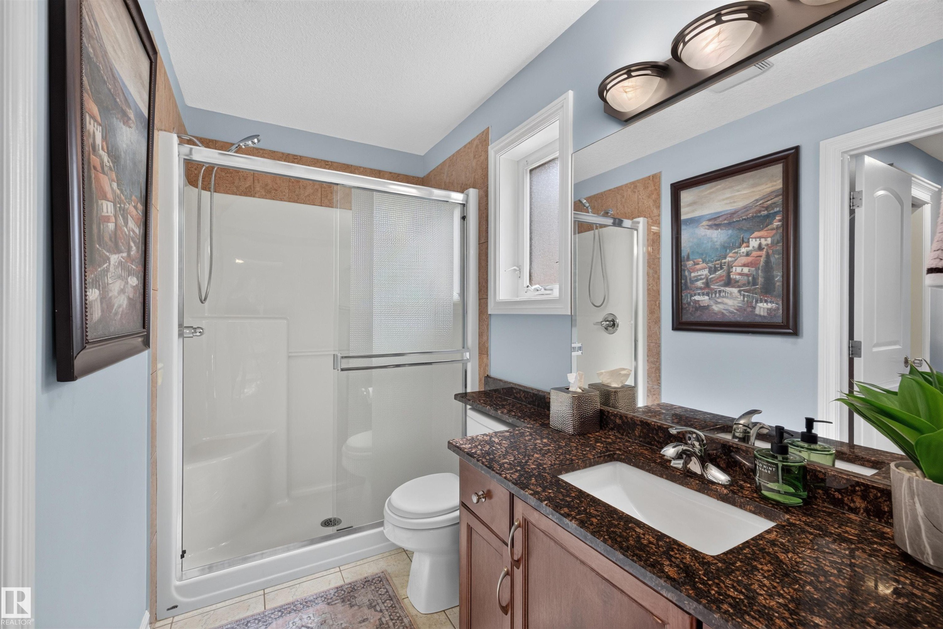 1751 Haswell Cove Nw, Edmonton, AB - Indoor Photo Showing Bathroom