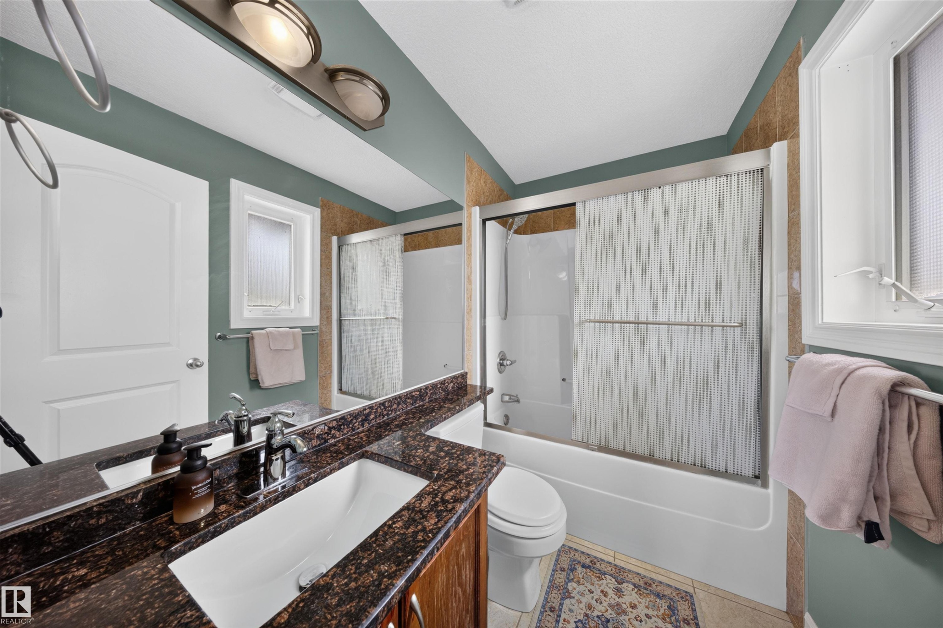 1751 Haswell Cove Nw, Edmonton, AB - Indoor Photo Showing Bathroom
