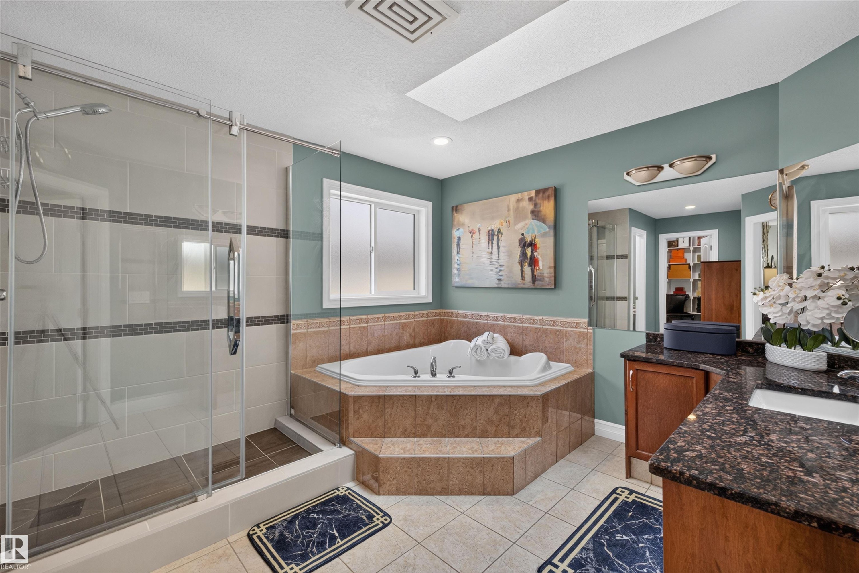 1751 Haswell Cove Nw, Edmonton, AB - Indoor Photo Showing Bathroom
