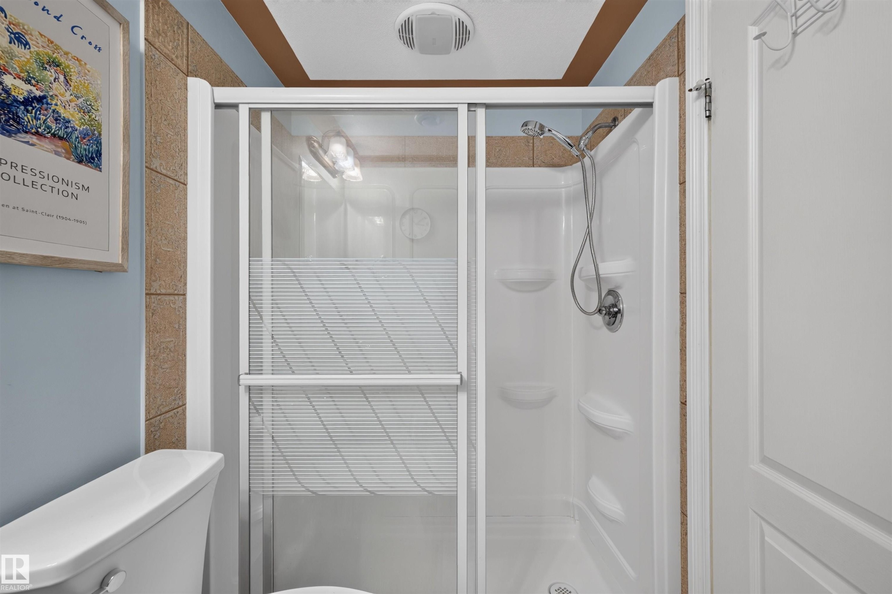 1751 Haswell Cove Nw, Edmonton, AB - Indoor Photo Showing Bathroom