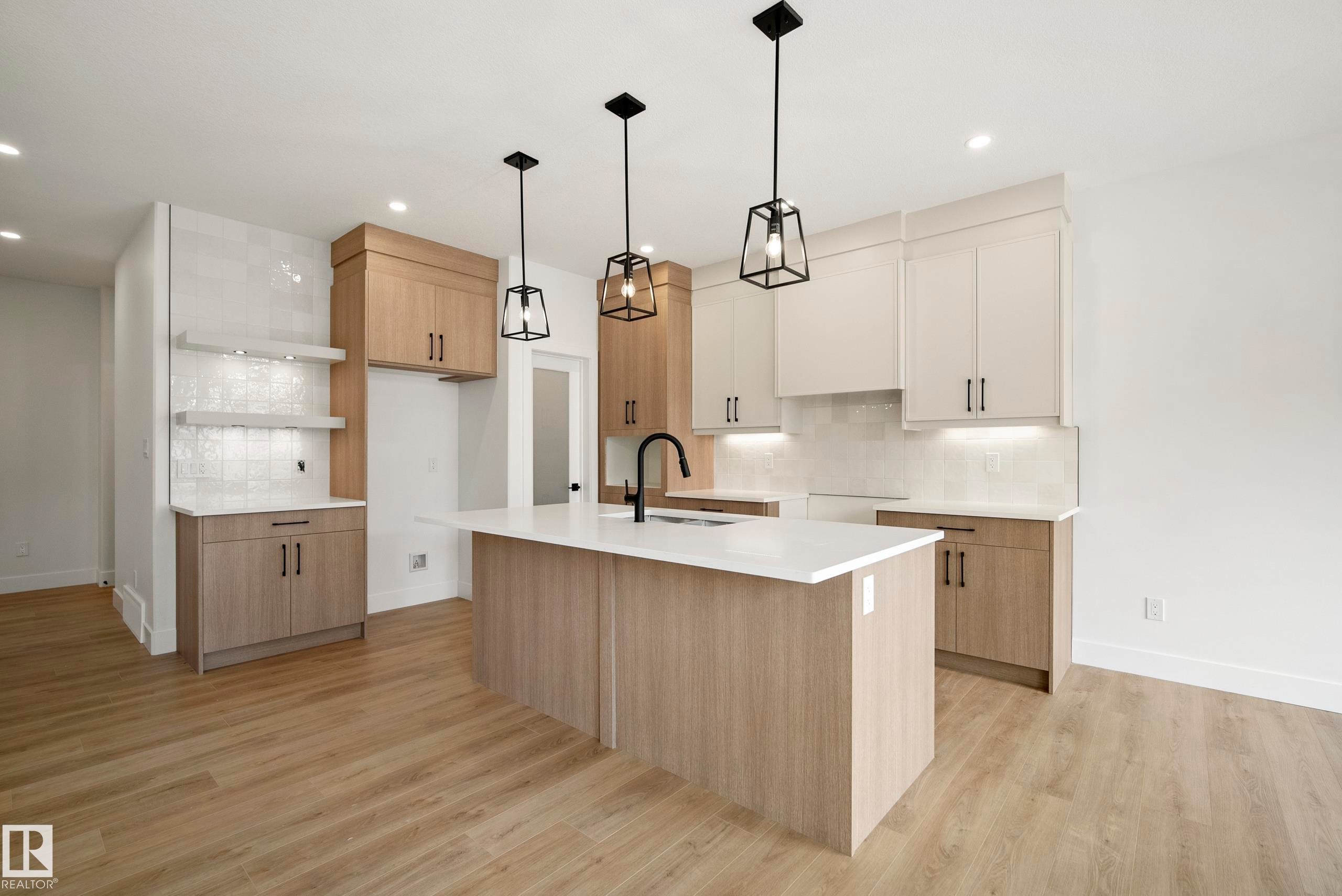 113 Caledon Crescent, Spruce Grove, AB - Indoor Photo Showing Kitchen With Upgraded Kitchen