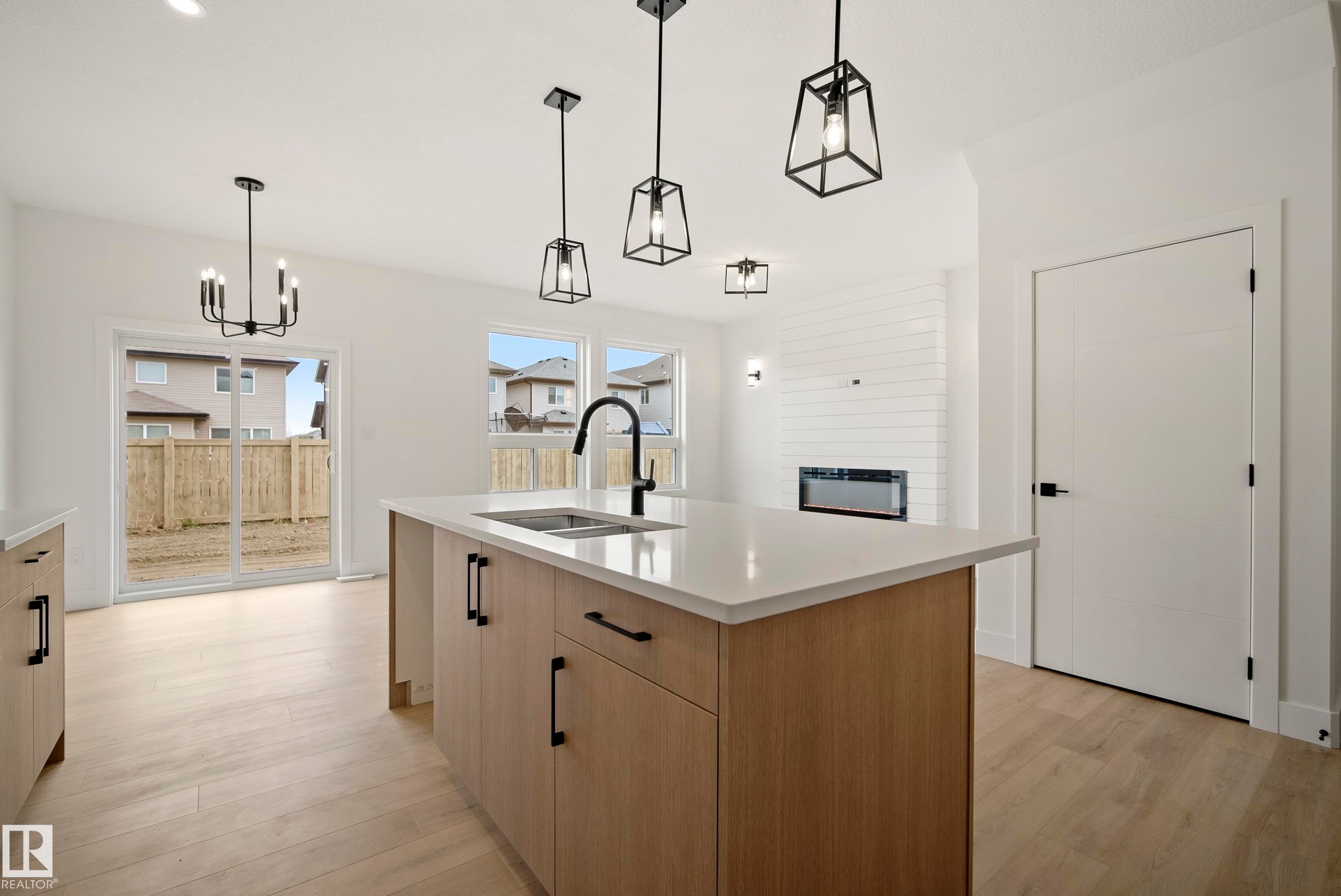 113 Caledon Crescent, Spruce Grove, AB - Indoor Photo Showing Kitchen With Double Sink