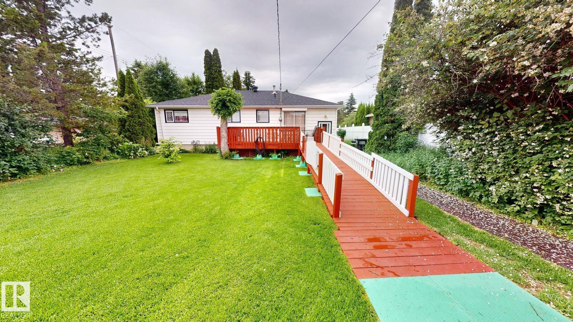 13915 135A Avenue Nw, Edmonton, AB - Outdoor