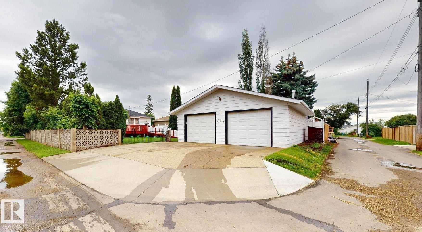13915 135A Avenue Nw, Edmonton, AB - Outdoor