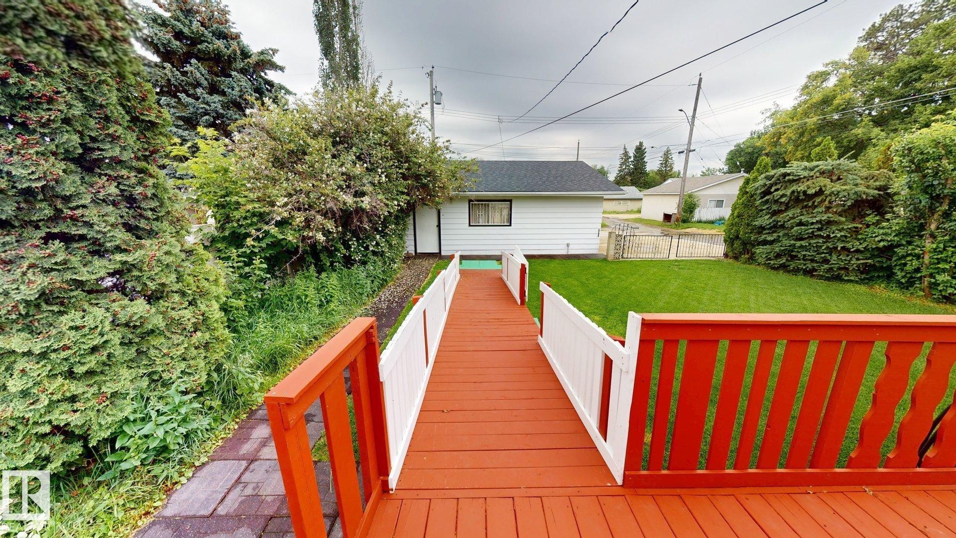 13915 135A Avenue Nw, Edmonton, AB - Outdoor