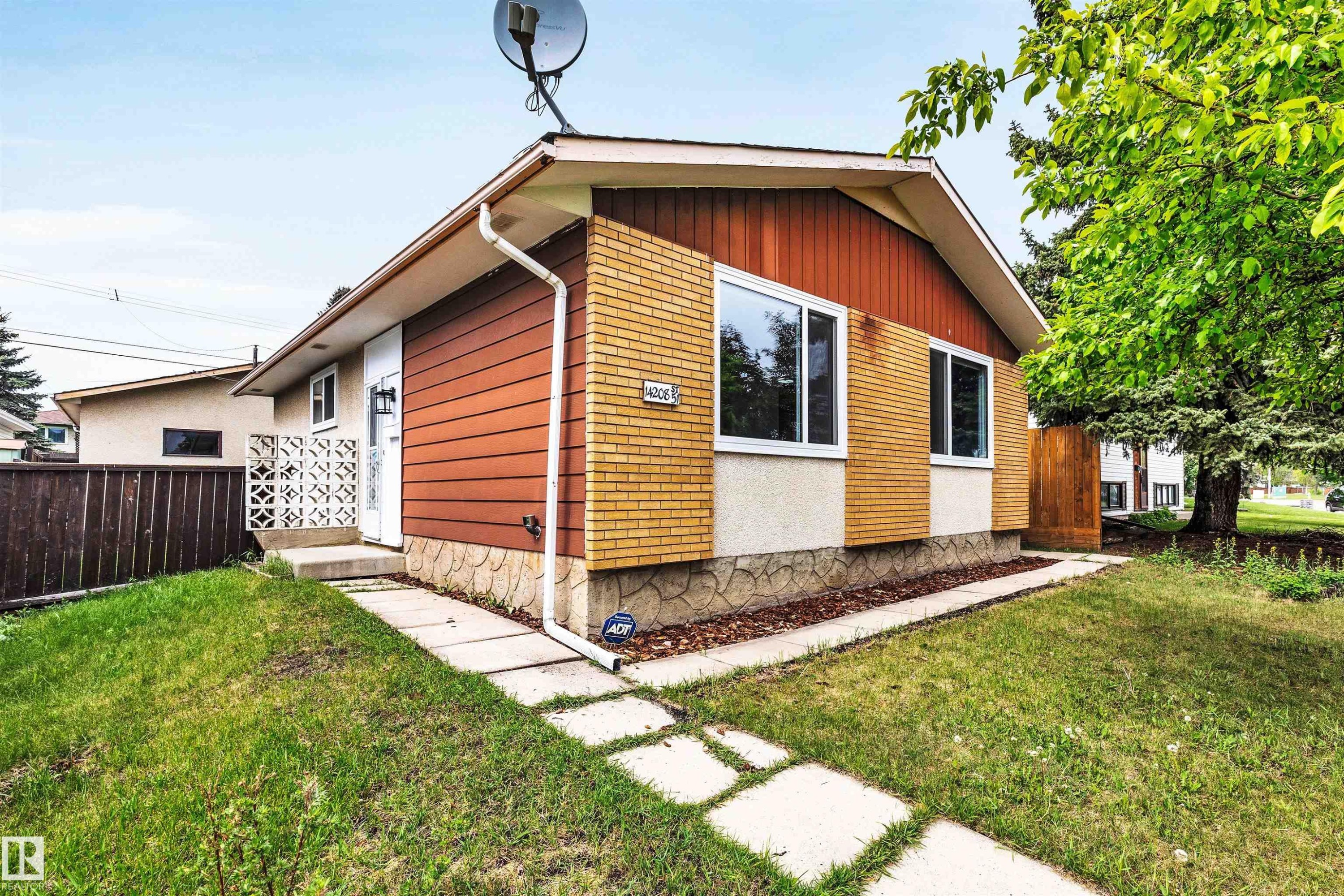 14208 51 Street, Edmonton, AB