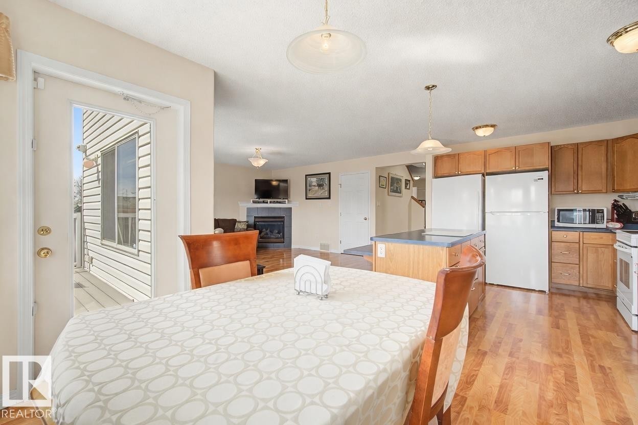 3203 23 Street Nw, Edmonton, AB - Indoor
