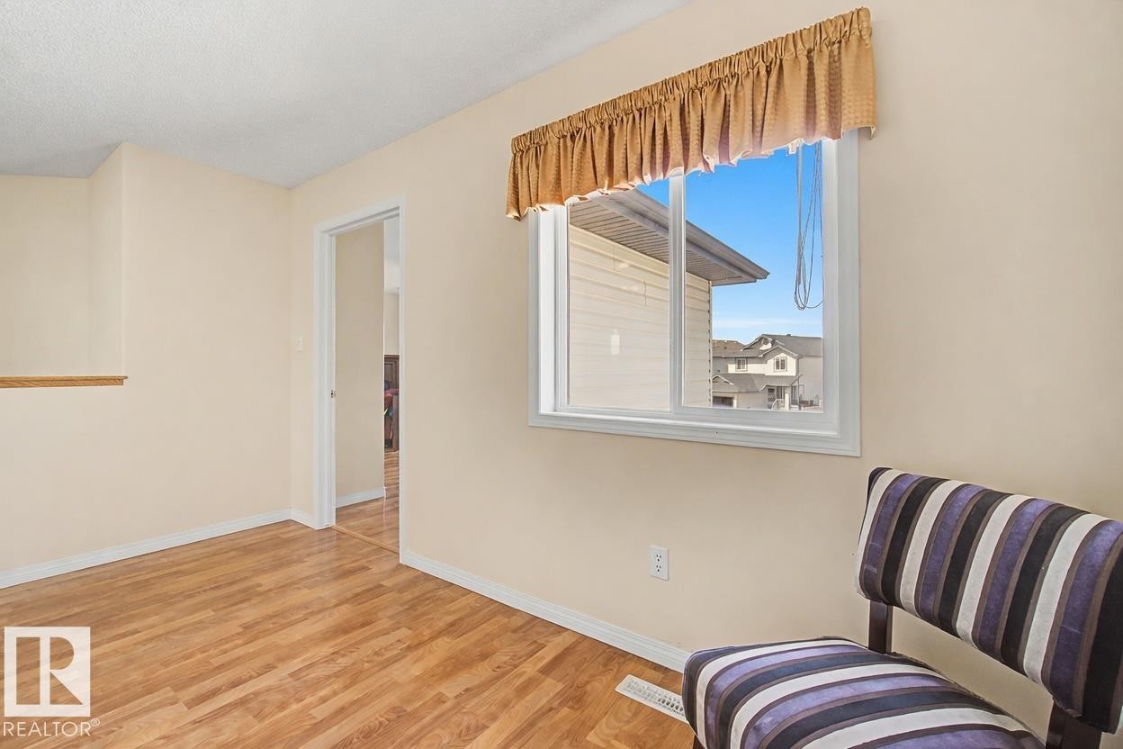 3203 23 Street Nw, Edmonton, AB - Indoor