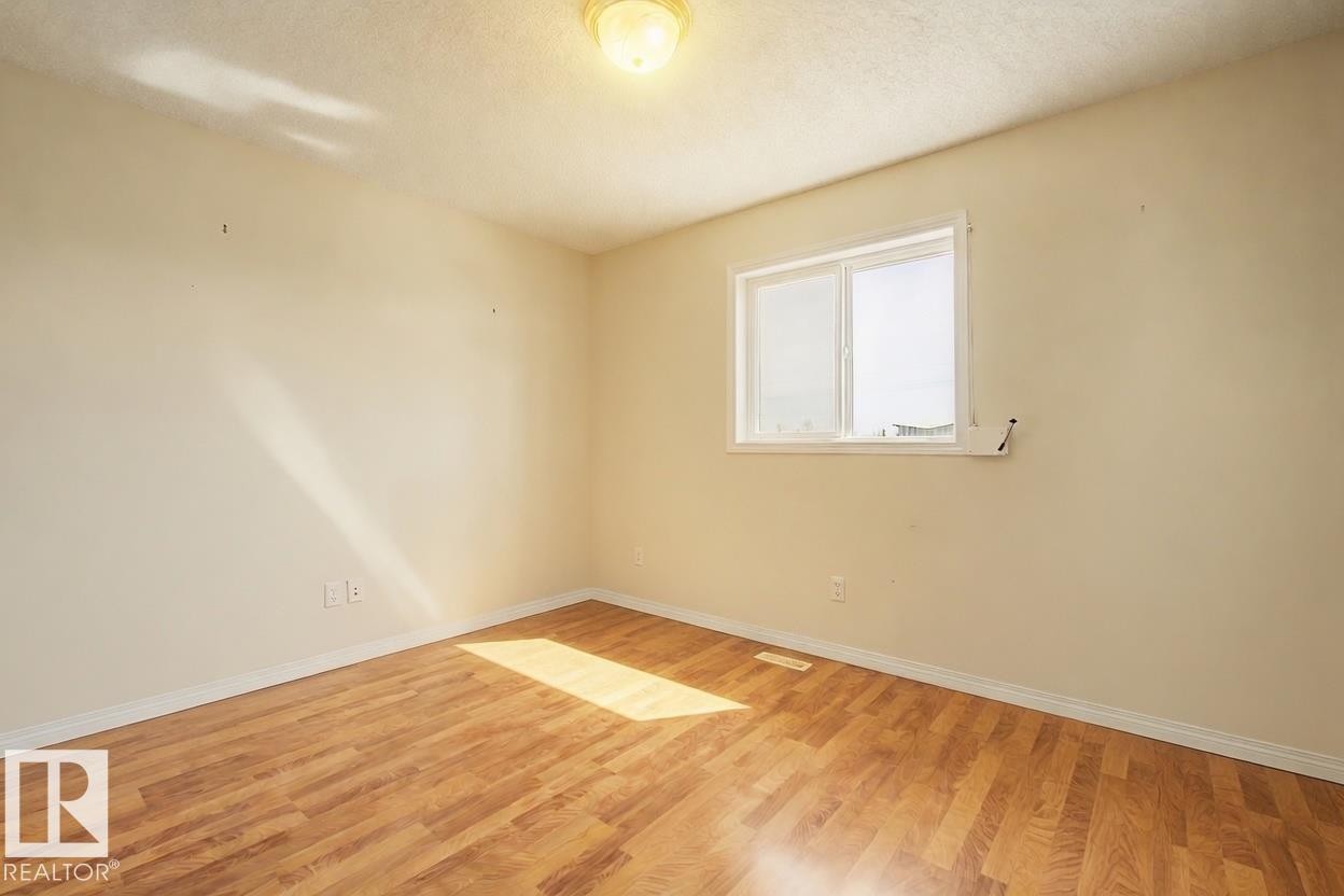 3203 23 Street Nw, Edmonton, AB - Indoor Photo Showing Other Room