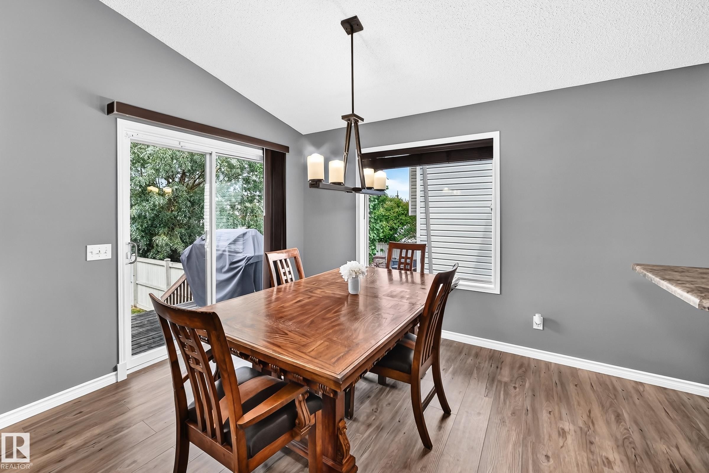312 Gibb Close Nw, Edmonton, AB - Indoor Photo Showing Dining Room